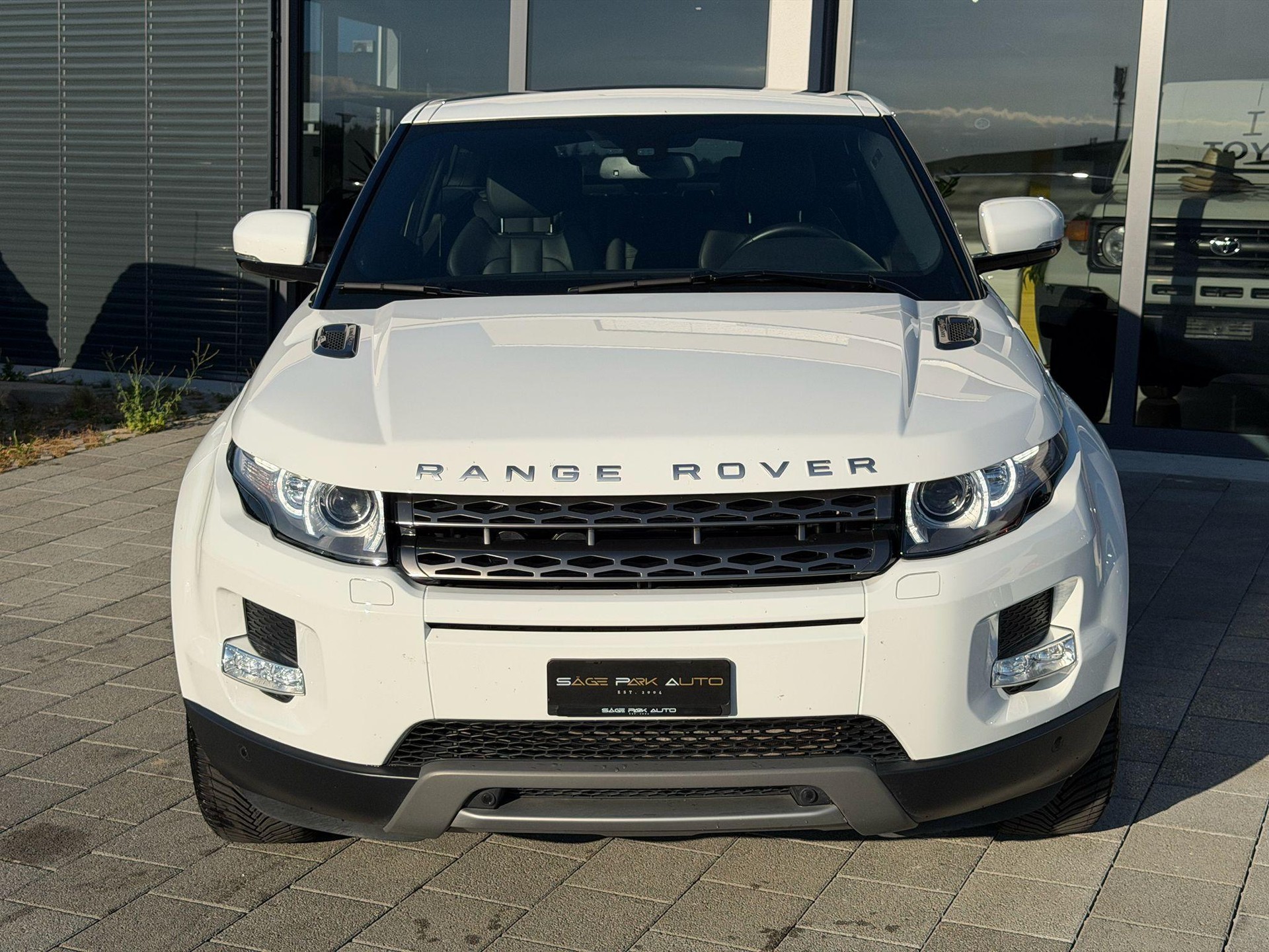 LAND ROVER Range Rover Evoque Coupé 2.2 TD4 Pure & Tech-showroom-element-3