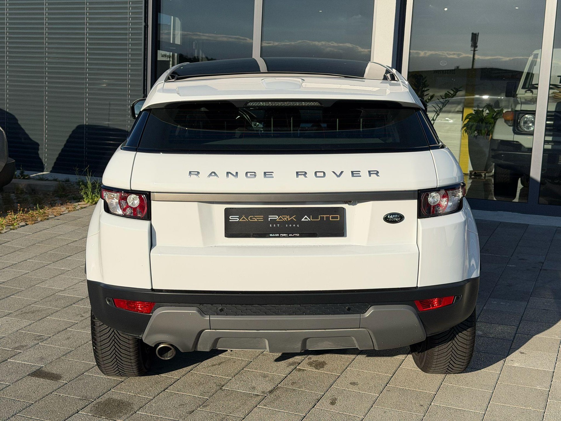 LAND ROVER Range Rover Evoque Coupé 2.2 TD4 Pure & Tech-image-5