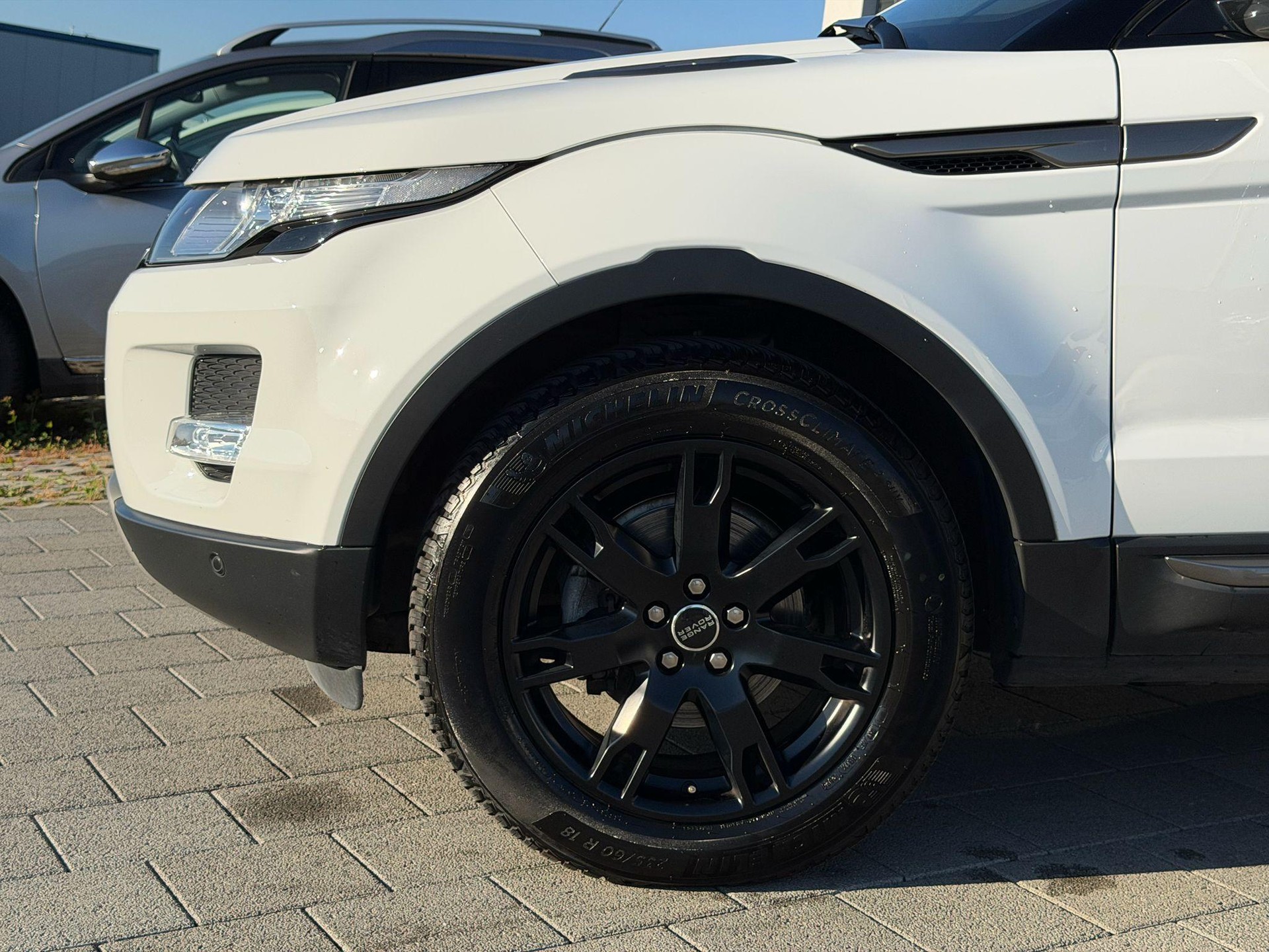 LAND ROVER Range Rover Evoque Coupé 2.2 TD4 Pure & Tech-image-23