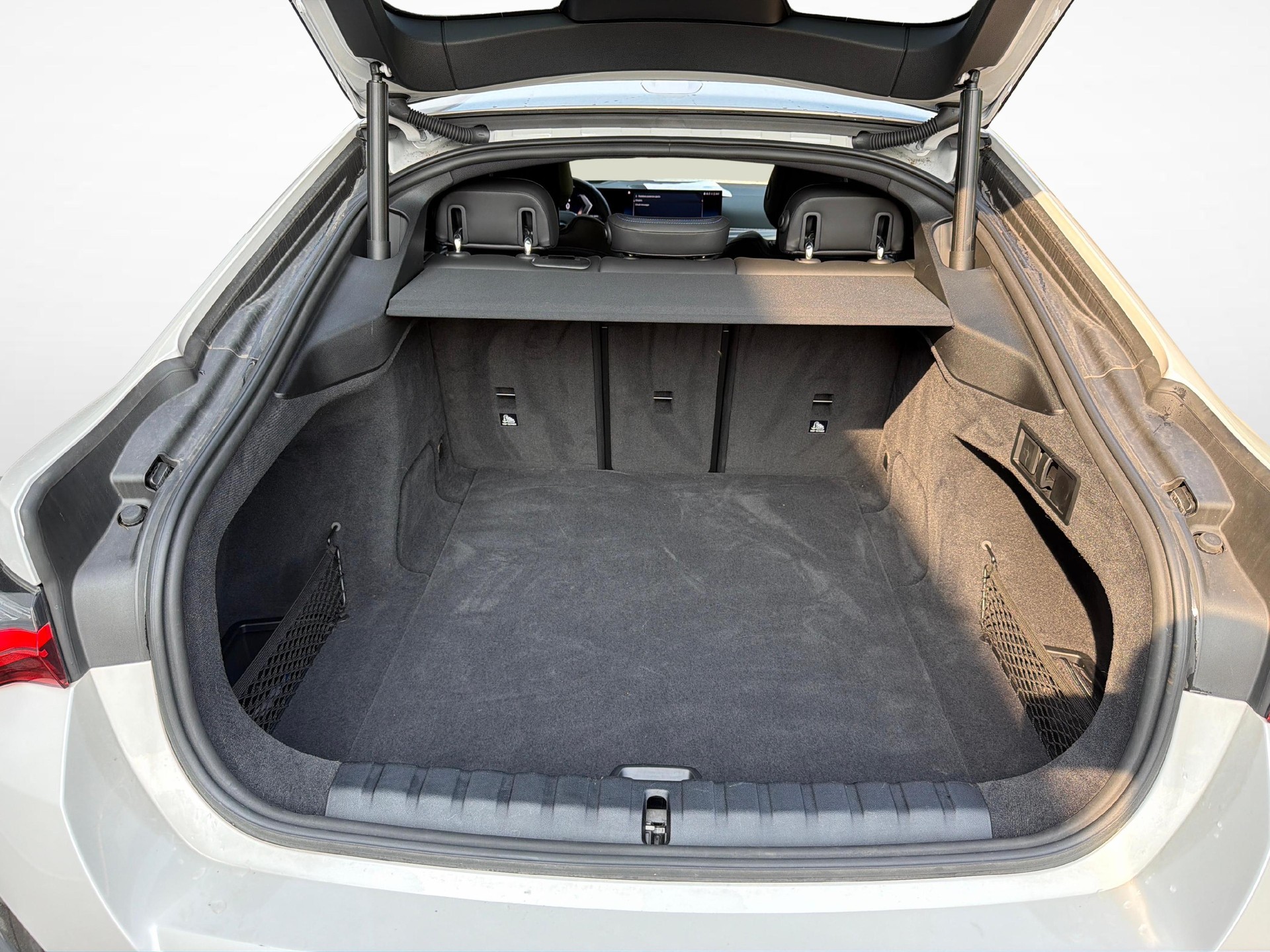 BMW i4 eDrive40-image-15