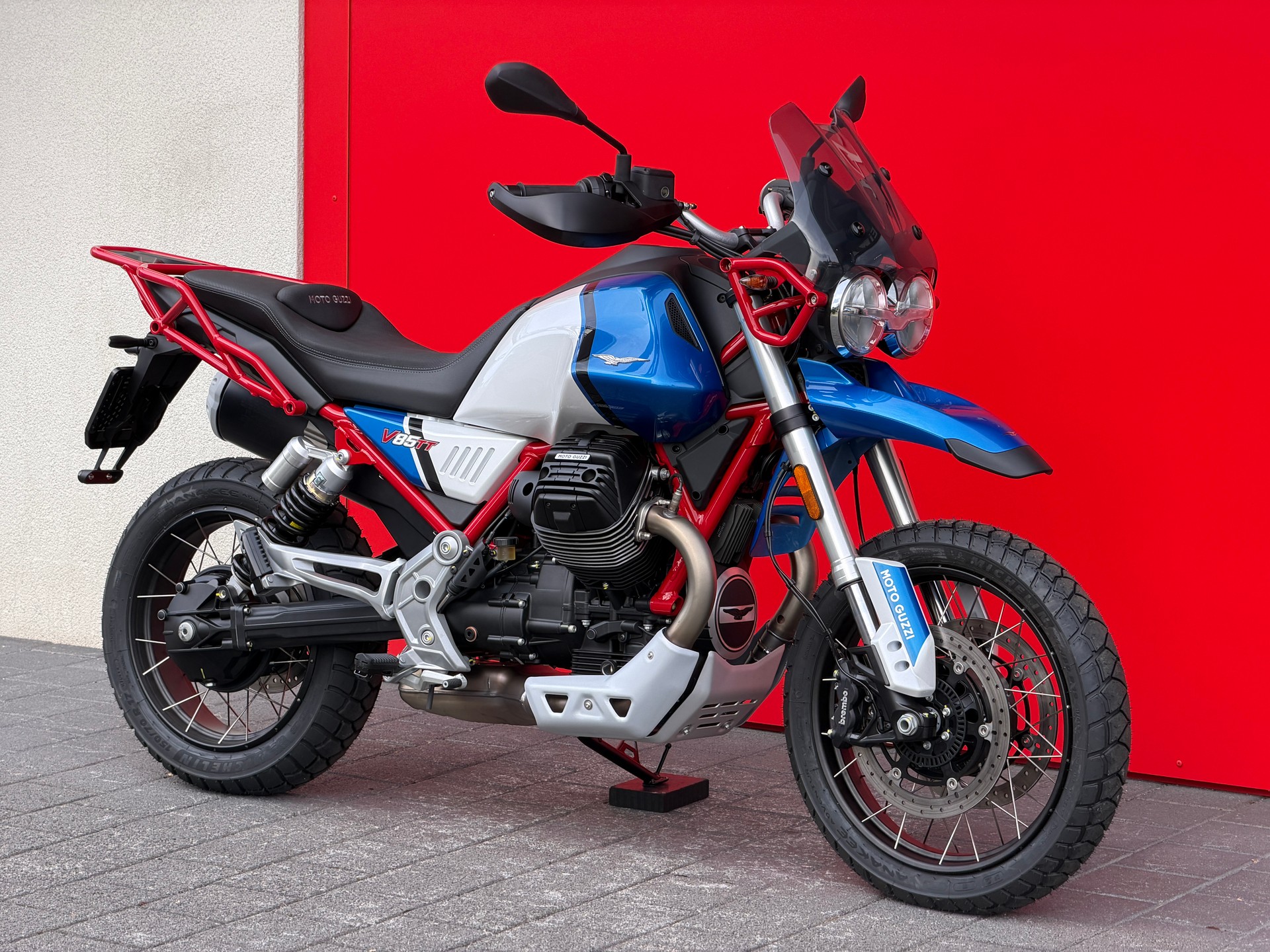 MOTO GUZZI V85 TT Premium Graphics 2-Tone (35kW)-image-1