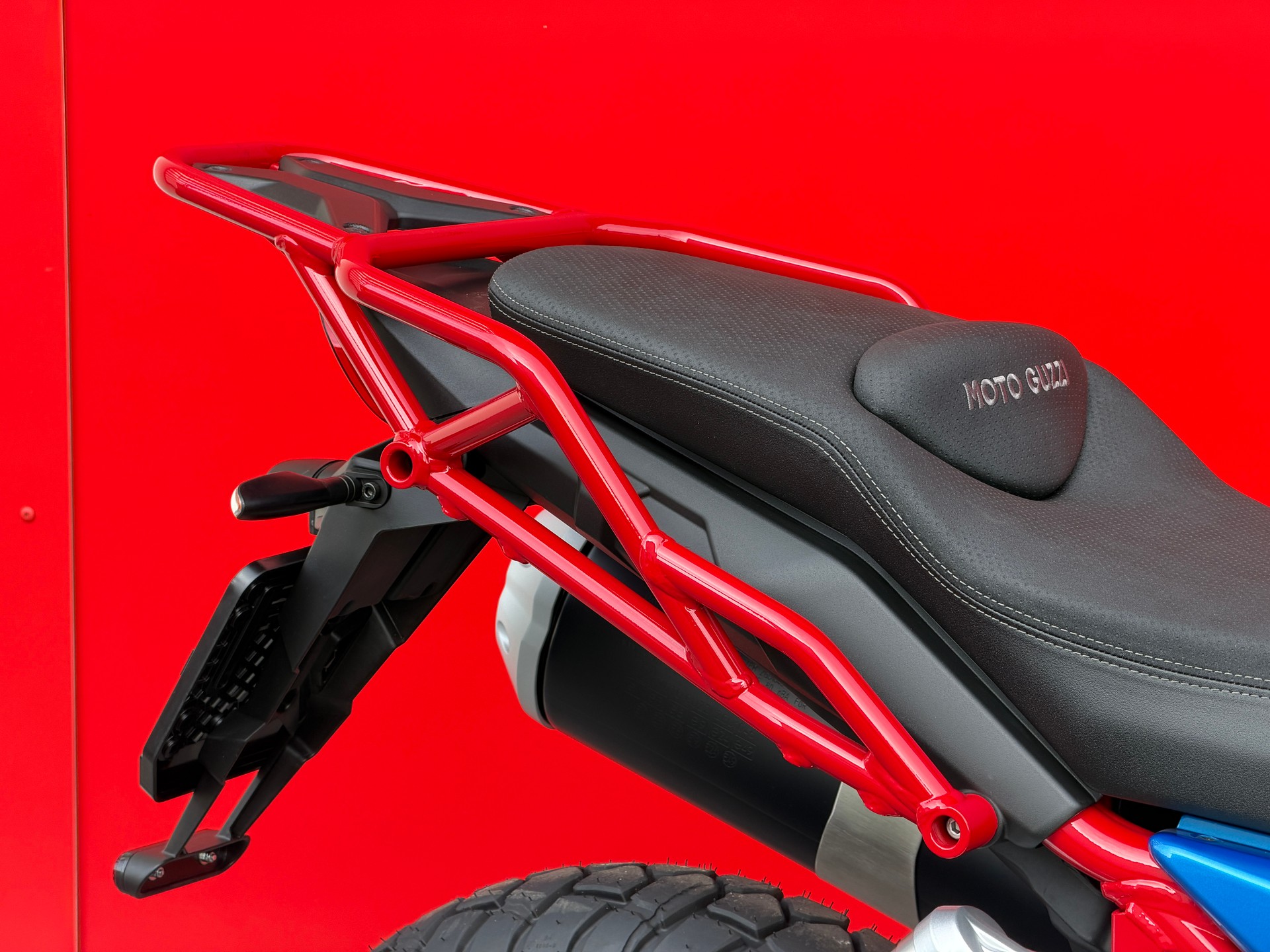 MOTO GUZZI V85 TT Premium Graphics 2-Tone (35kW)-image-7
