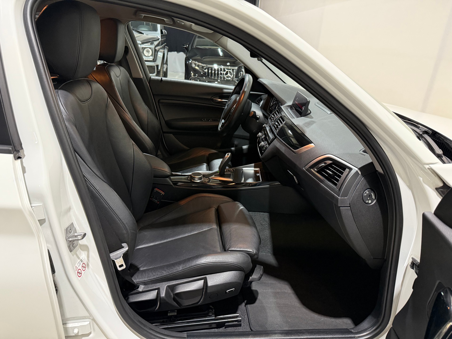 BMW 118i Steptronic (CH-Fahrzeug)-image-13