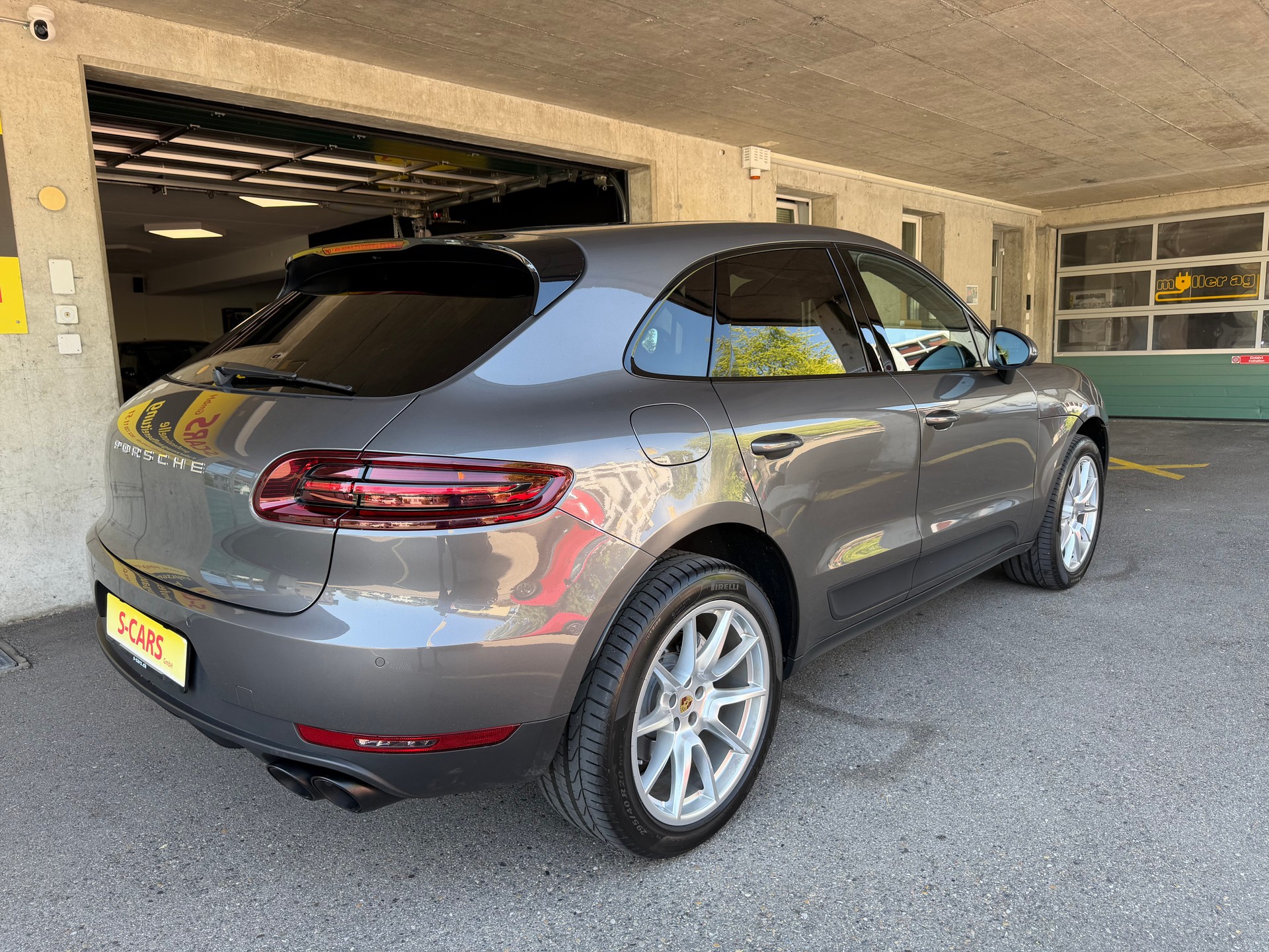 PORSCHE Macan S Diesel PDK-showroom-element-2