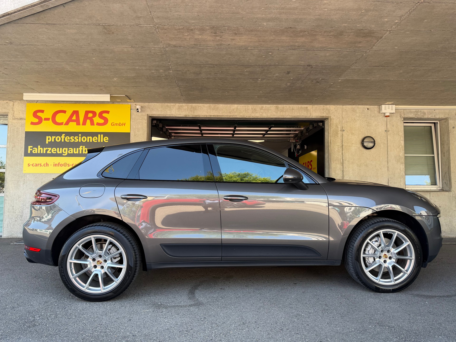 PORSCHE Macan S Diesel PDK-showroom-element-1