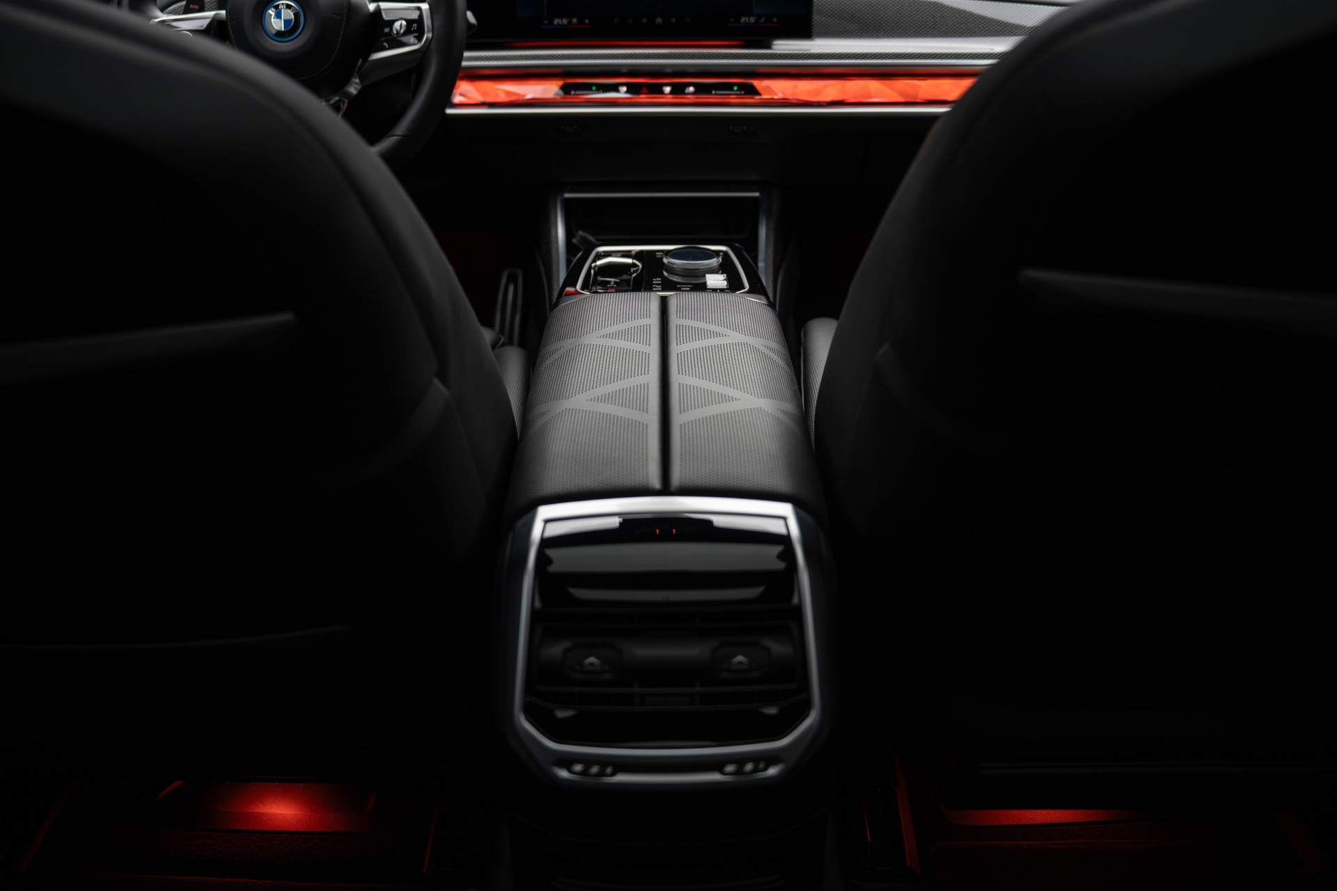 BMW M760e xDrive Steptronic-image-16