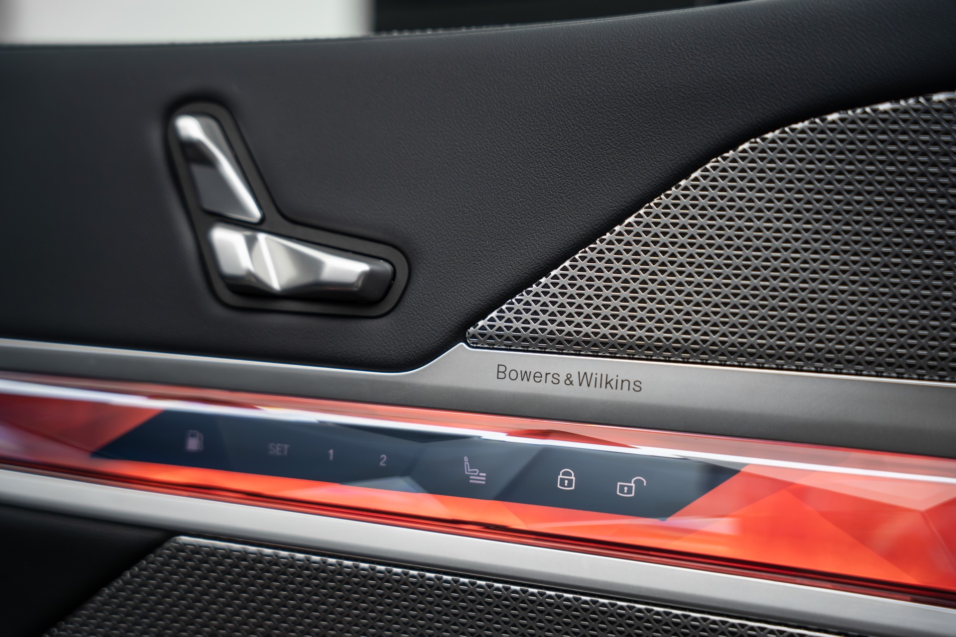 BMW M760e xDrive Steptronic-image-9