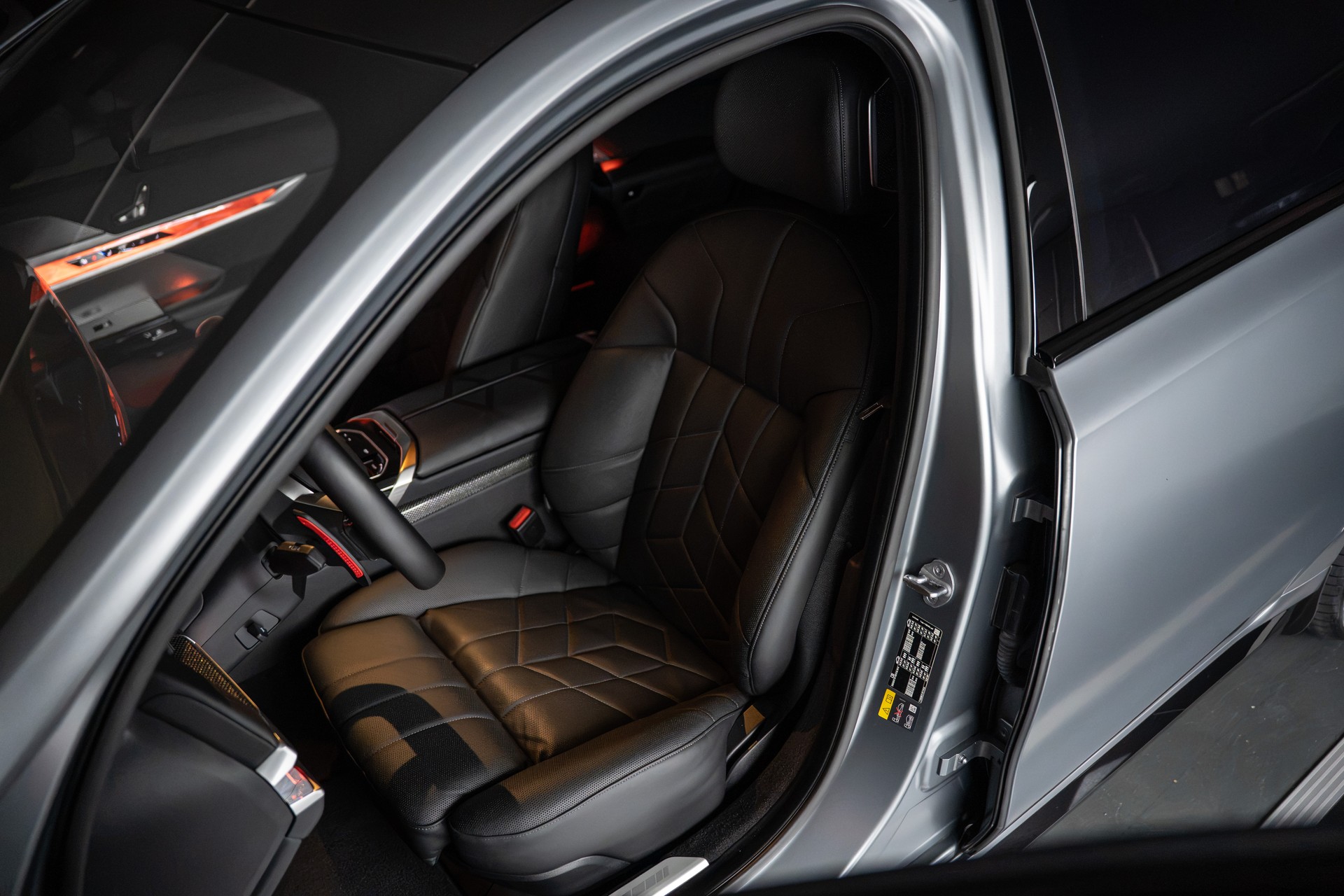 BMW M760e xDrive Steptronic-image-11
