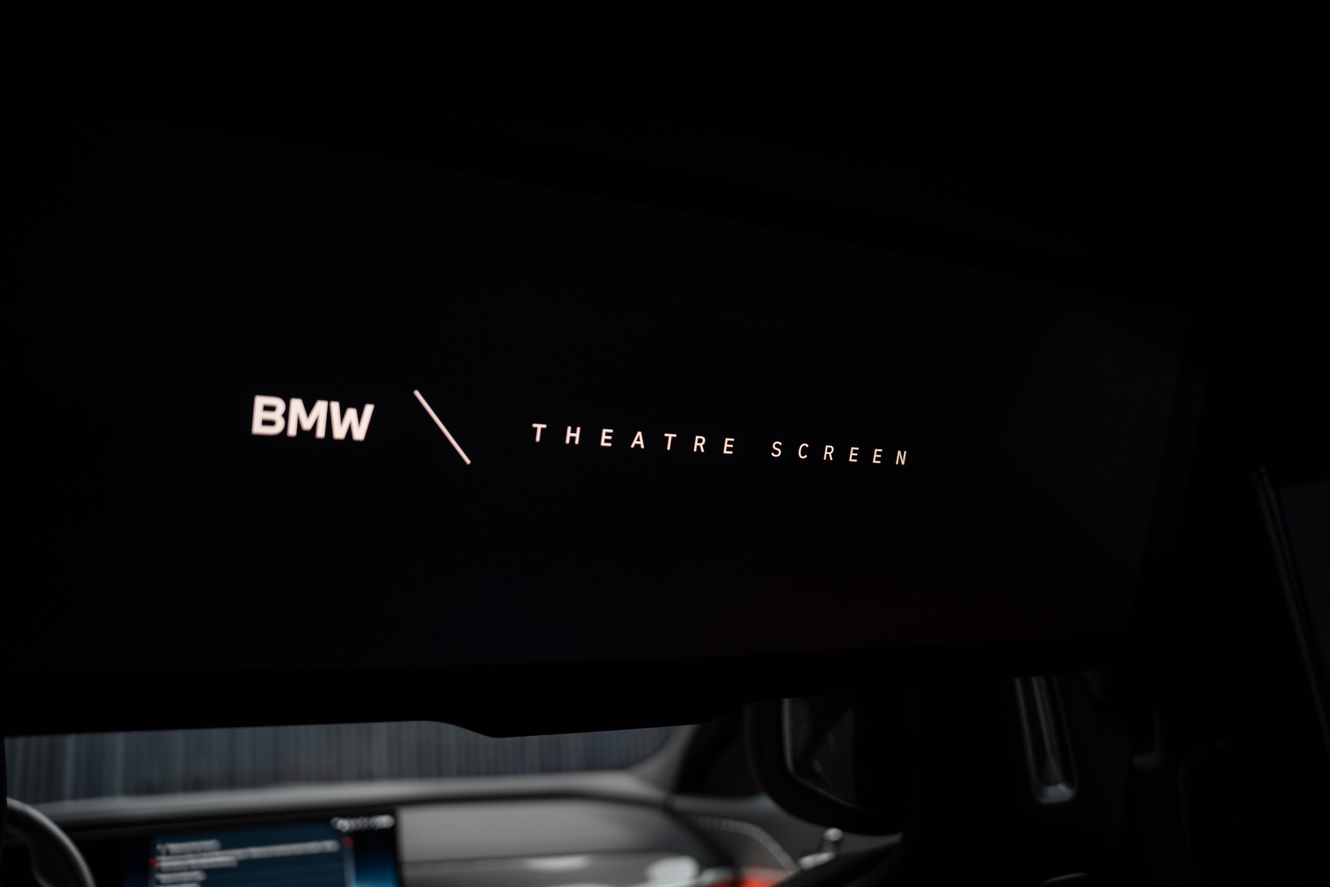BMW M760e xDrive Steptronic-image-18