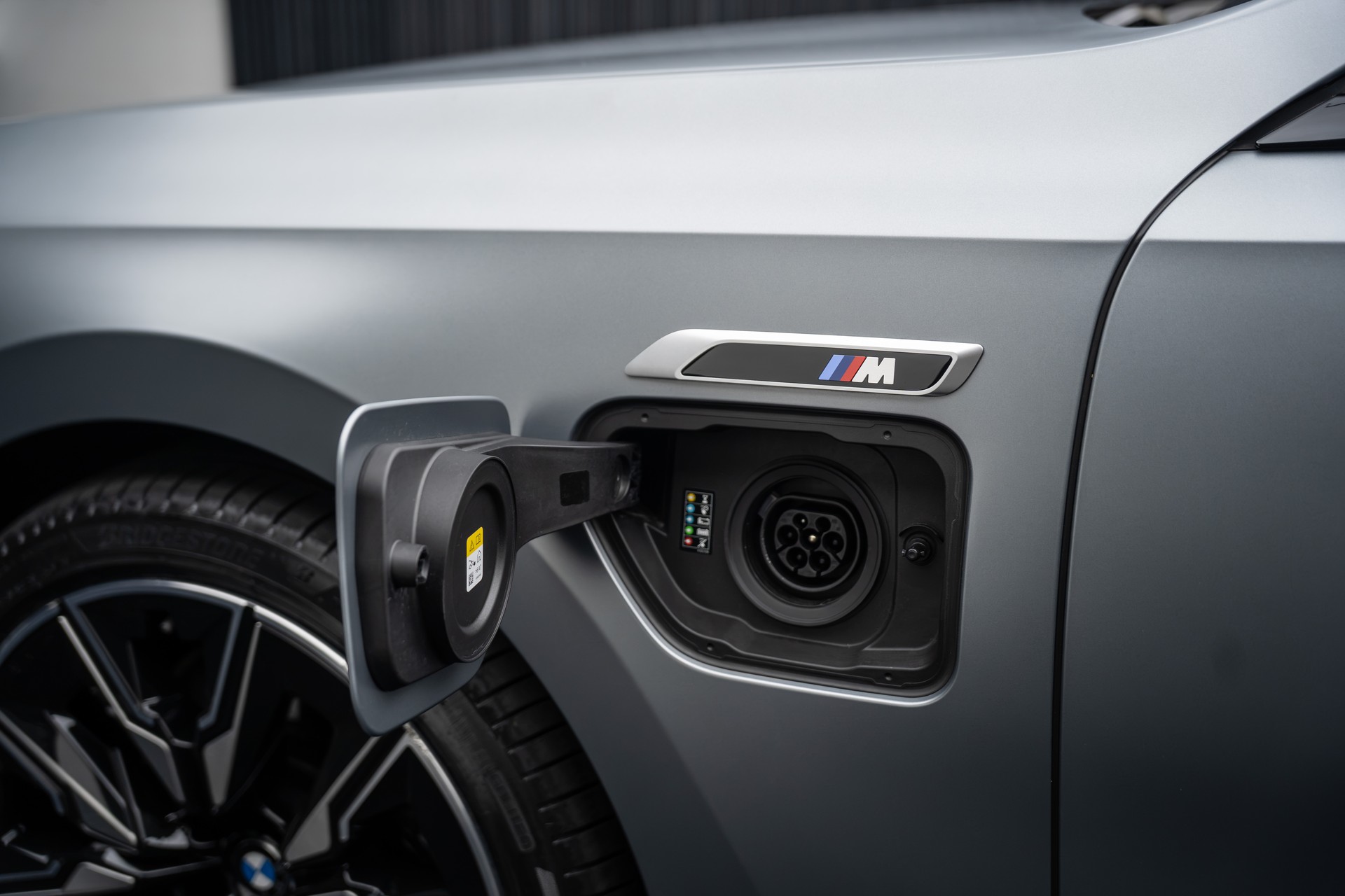 BMW M760e xDrive Steptronic-image-22