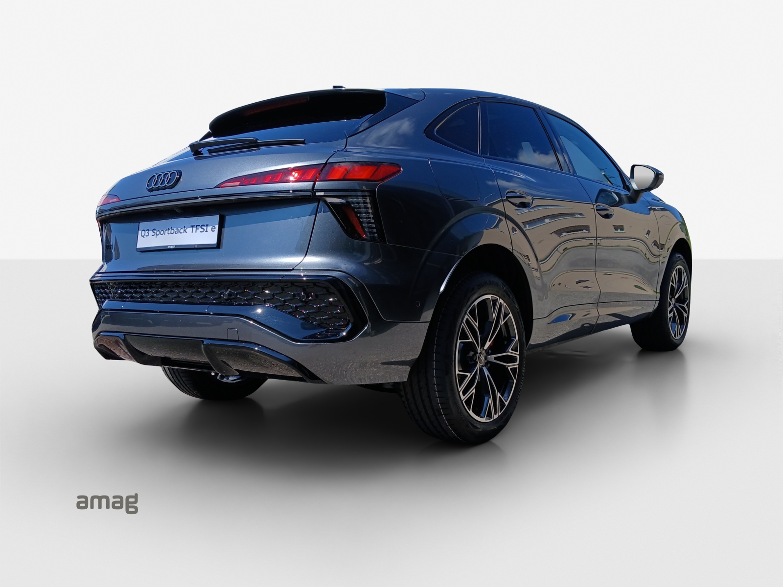 AUDI Q3 Sportback e-hybrid 200 kW S tronig-image-4