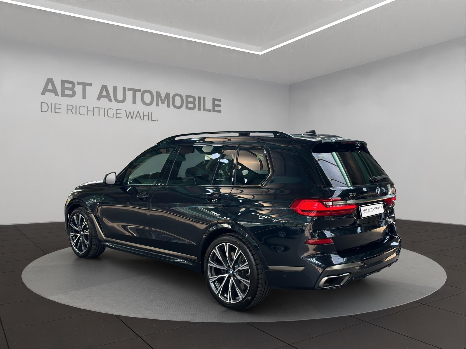 BMW X7 M50i-showroom-element-3