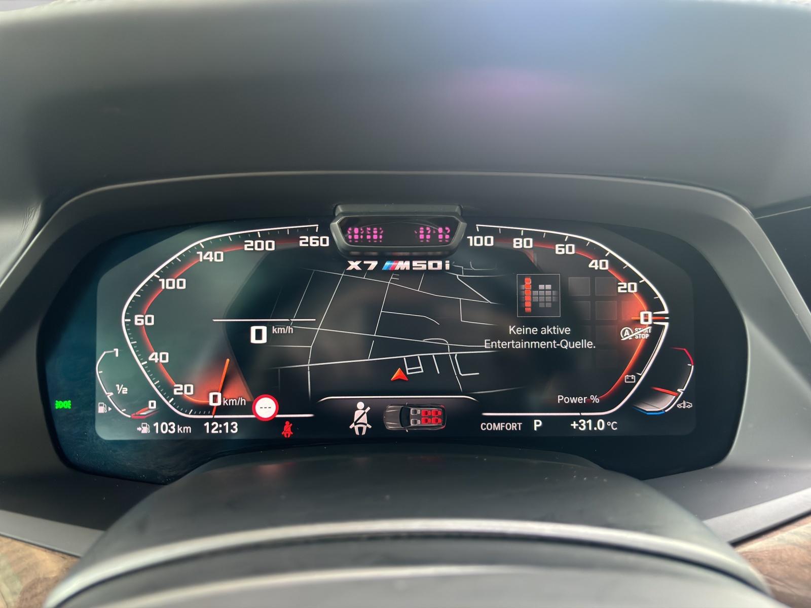 BMW X7 M50i-image-16