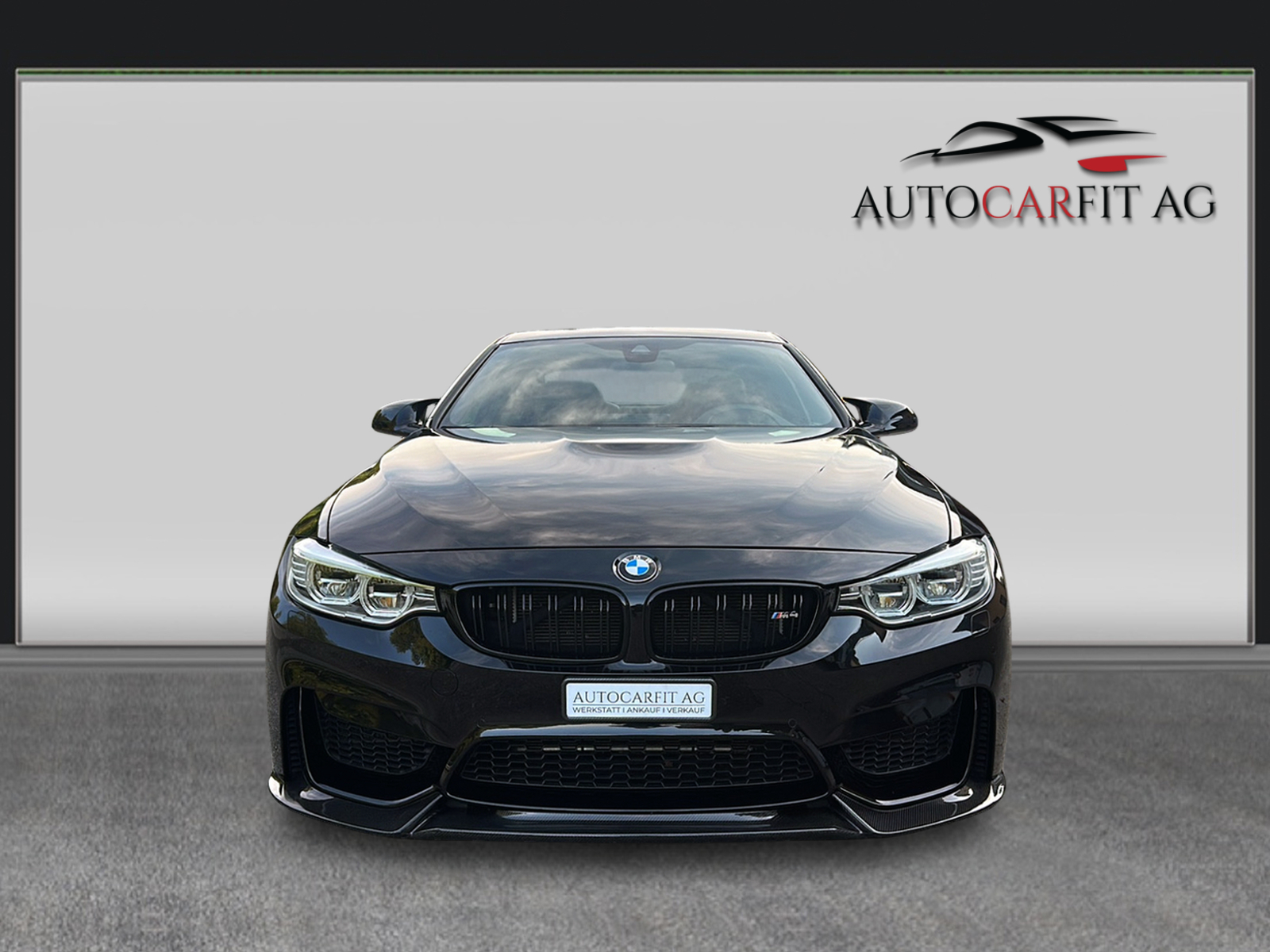BMW M4 Coupé DKG-showroom-element-2