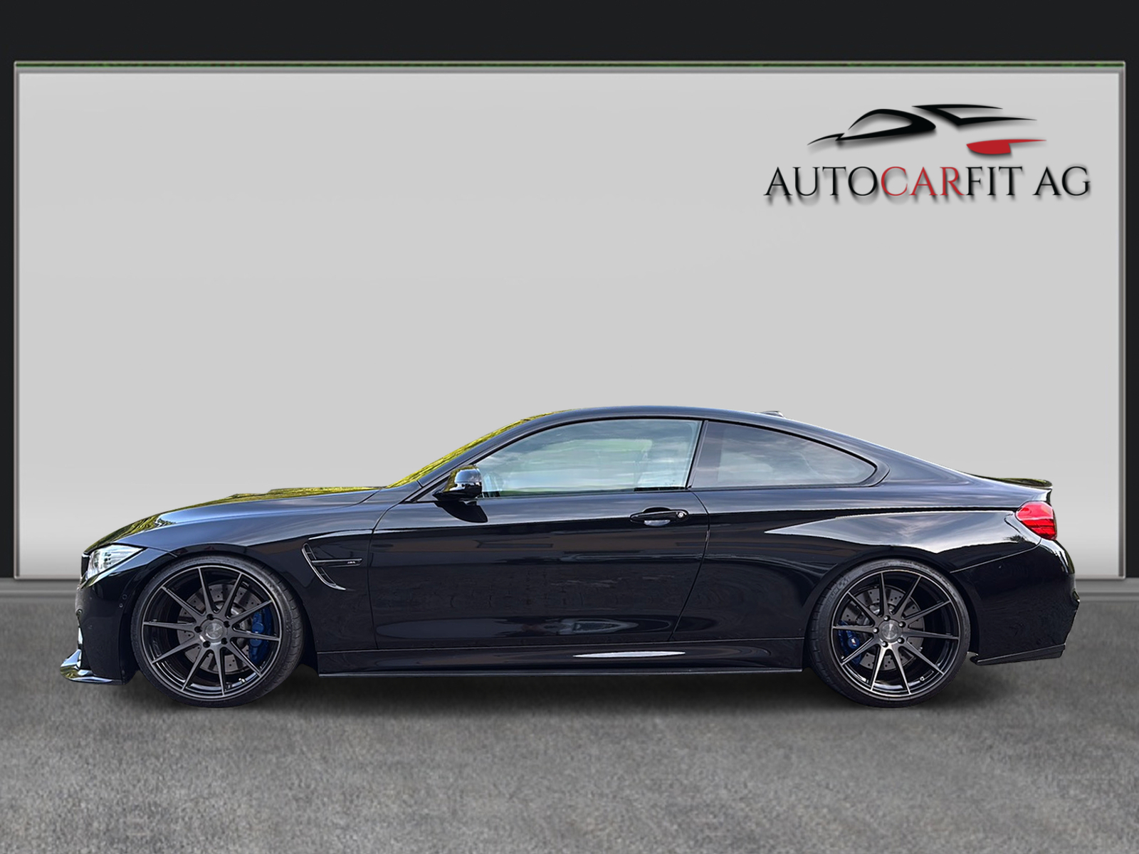 BMW M4 Coupé DKG-showroom-element-3