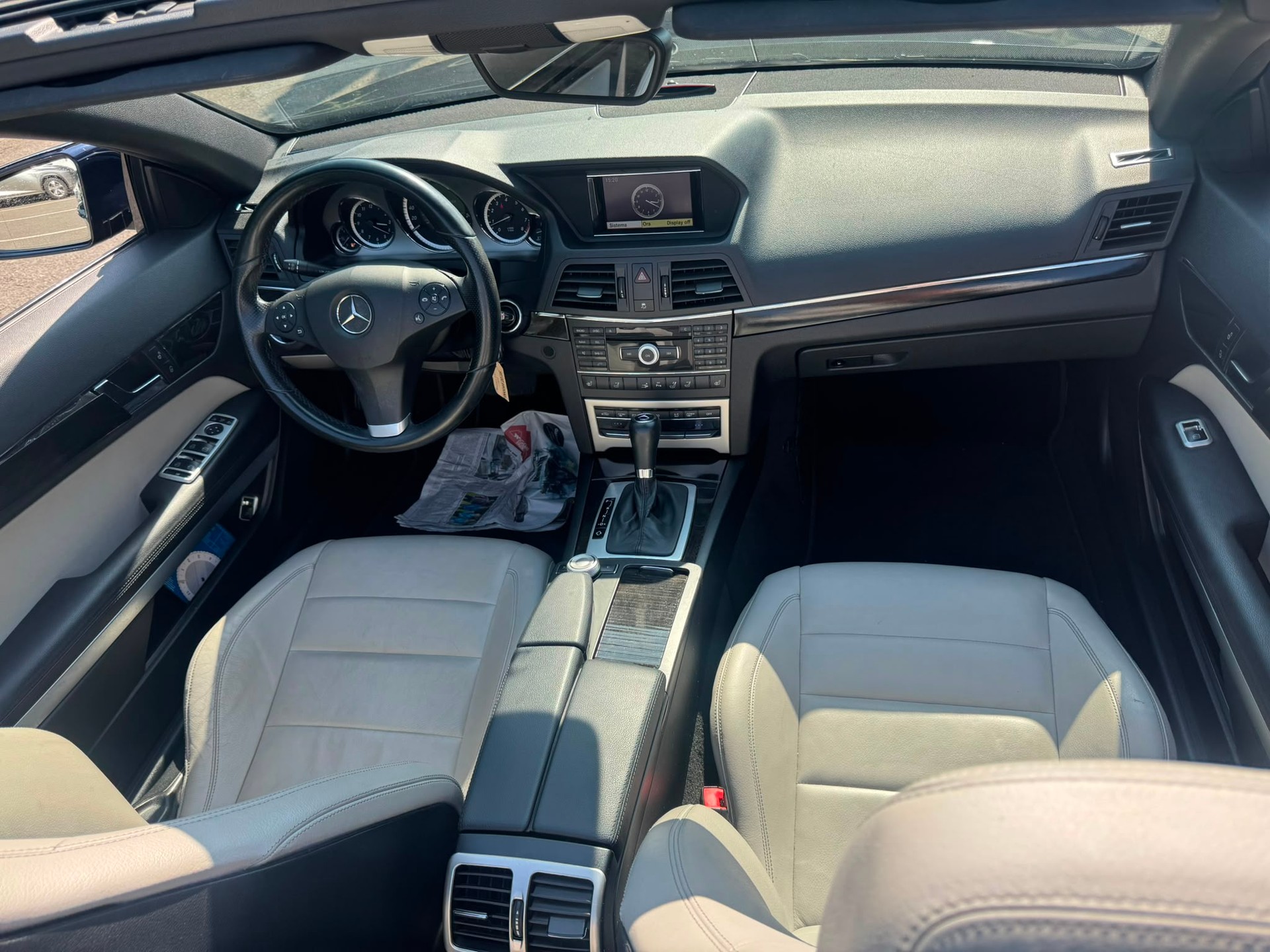 MERCEDES-BENZ E 200 CGI BlueEfficiency Automatic-image-17