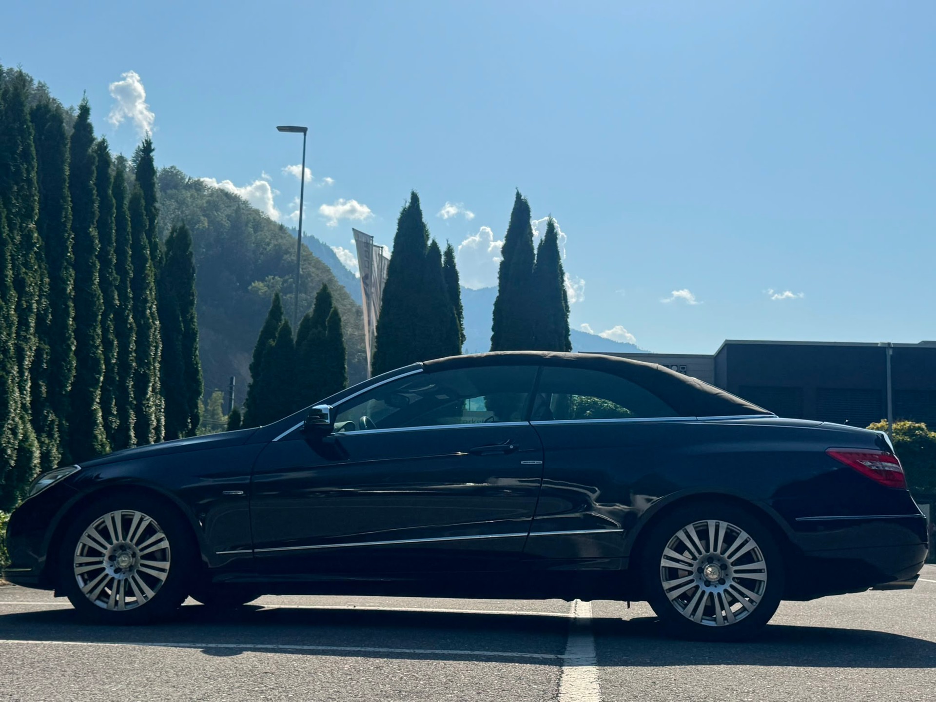 MERCEDES-BENZ E 200 CGI BlueEfficiency Automatic-image-8