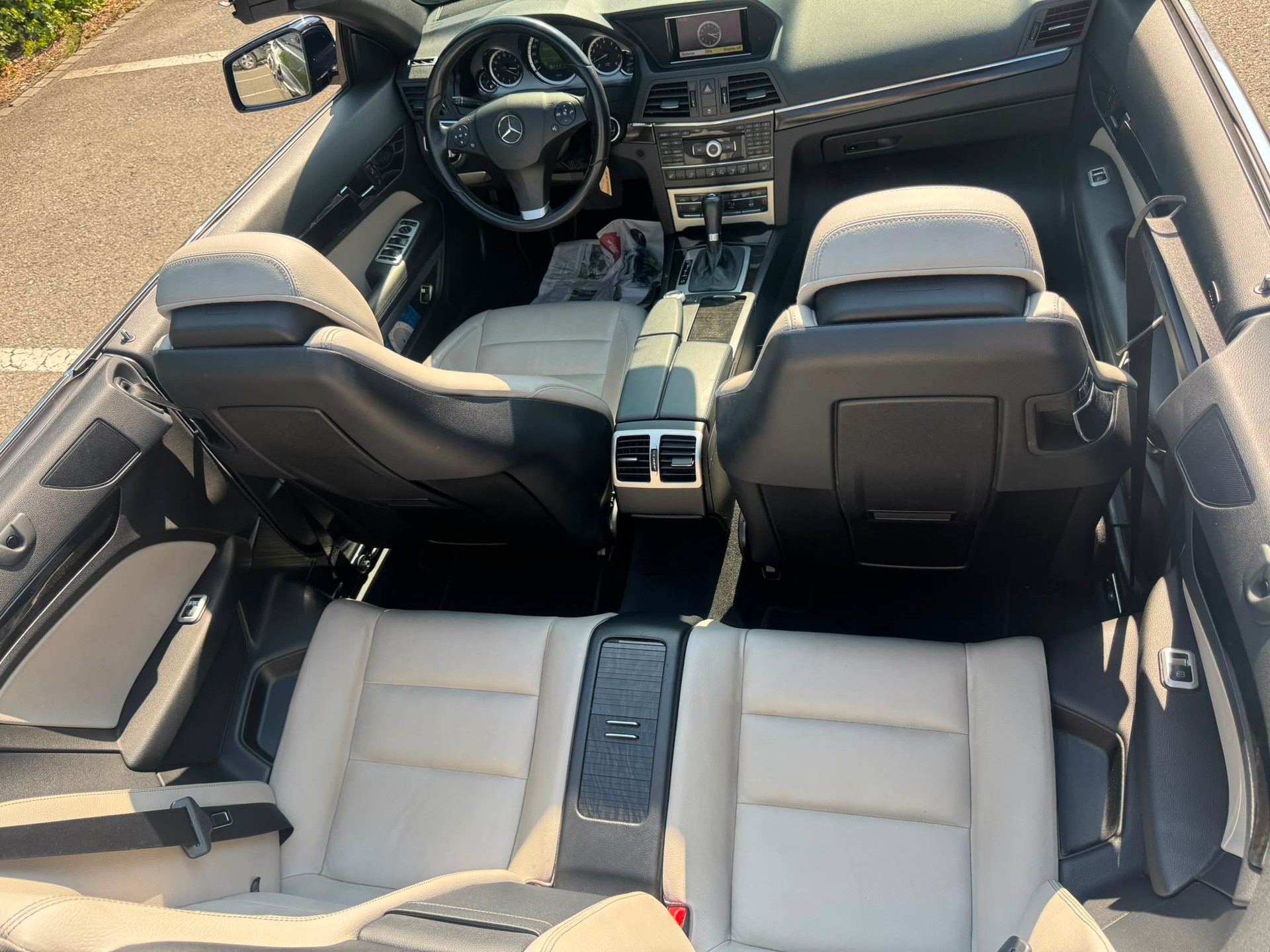 MERCEDES-BENZ E 200 CGI BlueEfficiency Automatic-image-16