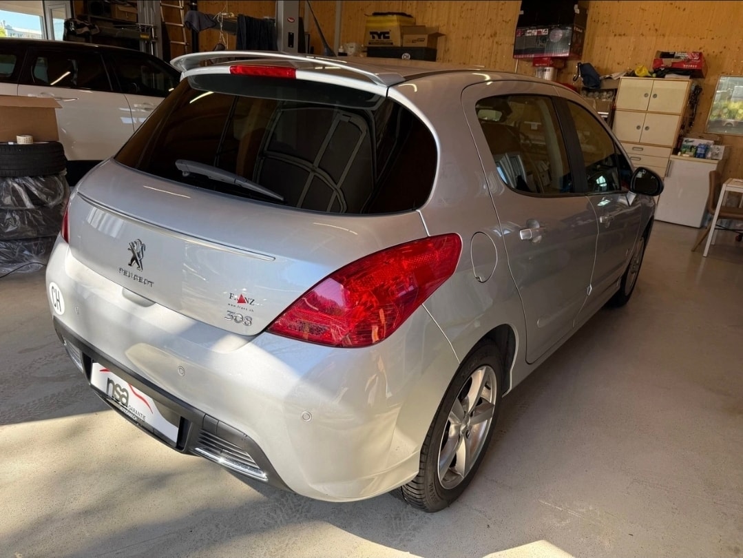PEUGEOT 308 1.6 16V Turbo Swiss Edition-showroom-element-3