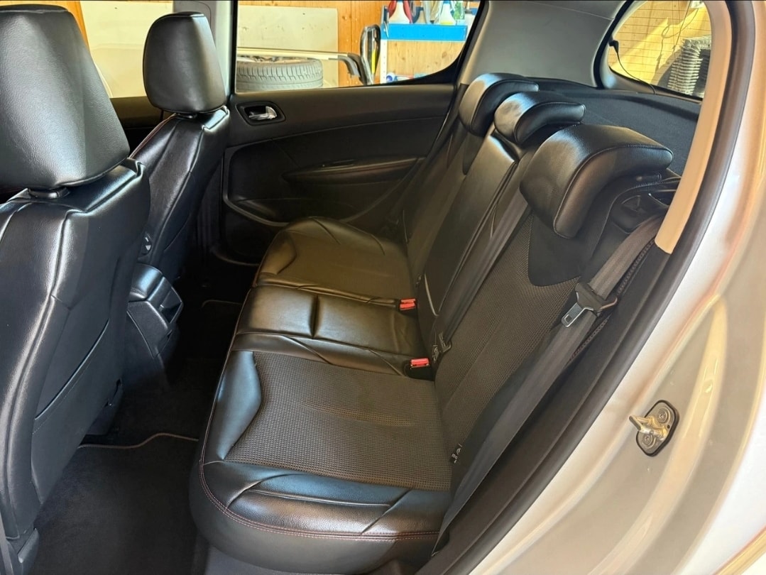 PEUGEOT 308 1.6 16V Turbo Swiss Edition-image-7