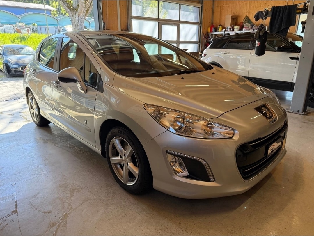 PEUGEOT 308 1.6 16V Turbo Swiss Edition-showroom-element-2