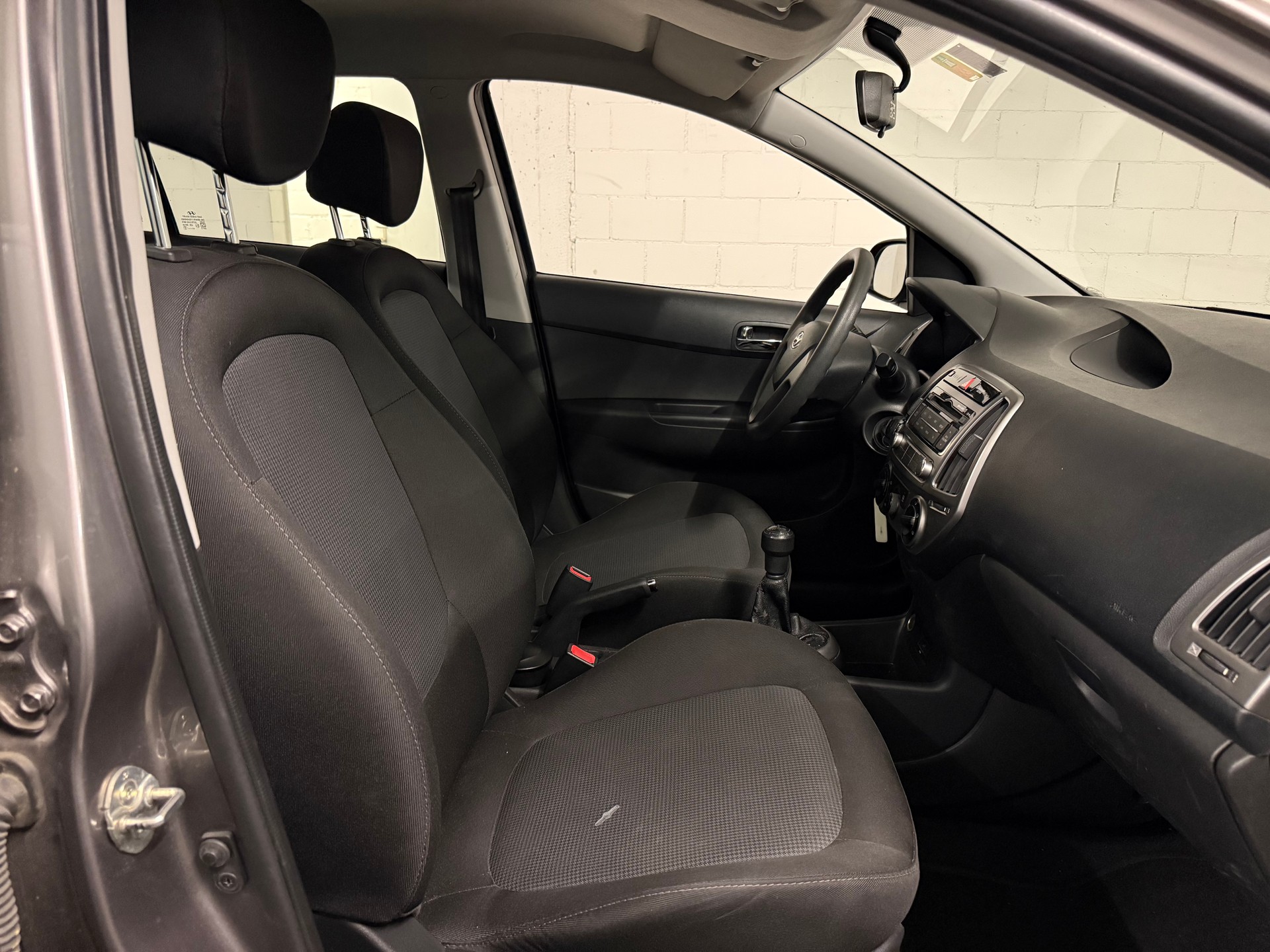 HYUNDAI i20 1.4 Style-image-9