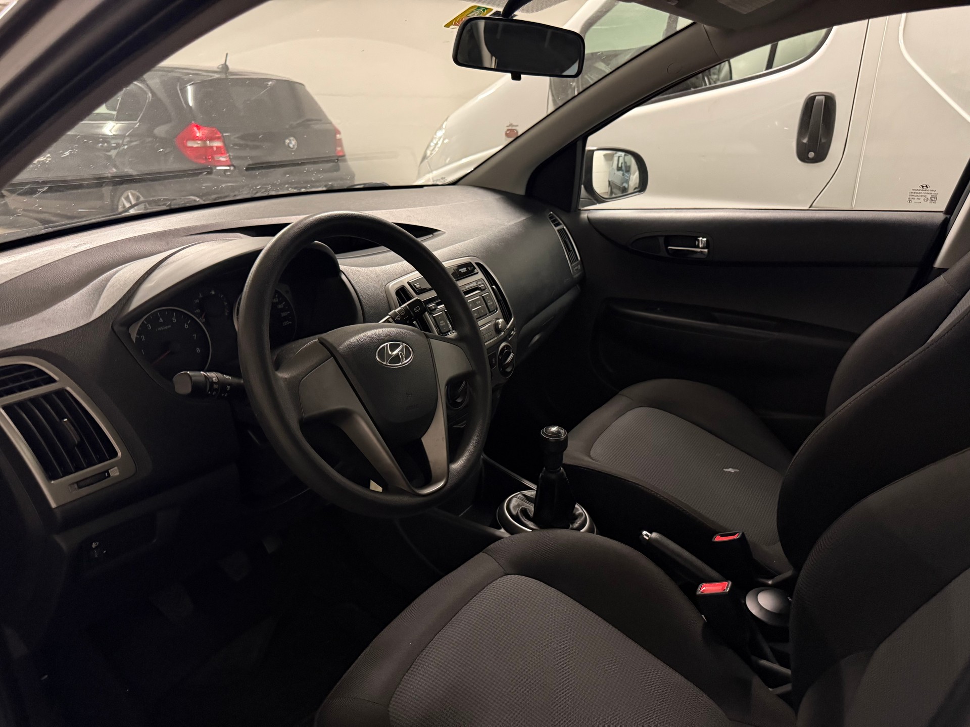 HYUNDAI i20 1.4 Style-image-8