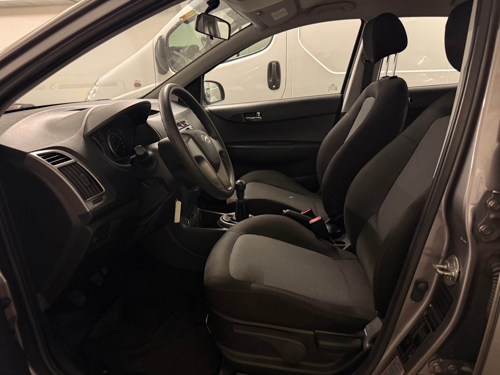 HYUNDAI i20 1.4 Style-image-7