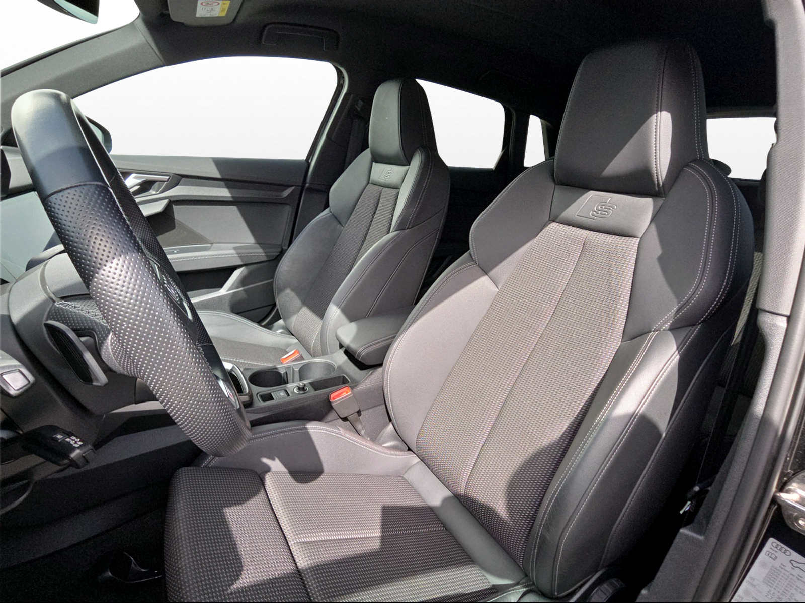 AUDI A3 Sportback 35 TFSI S line Attraction S-tronic-image-7