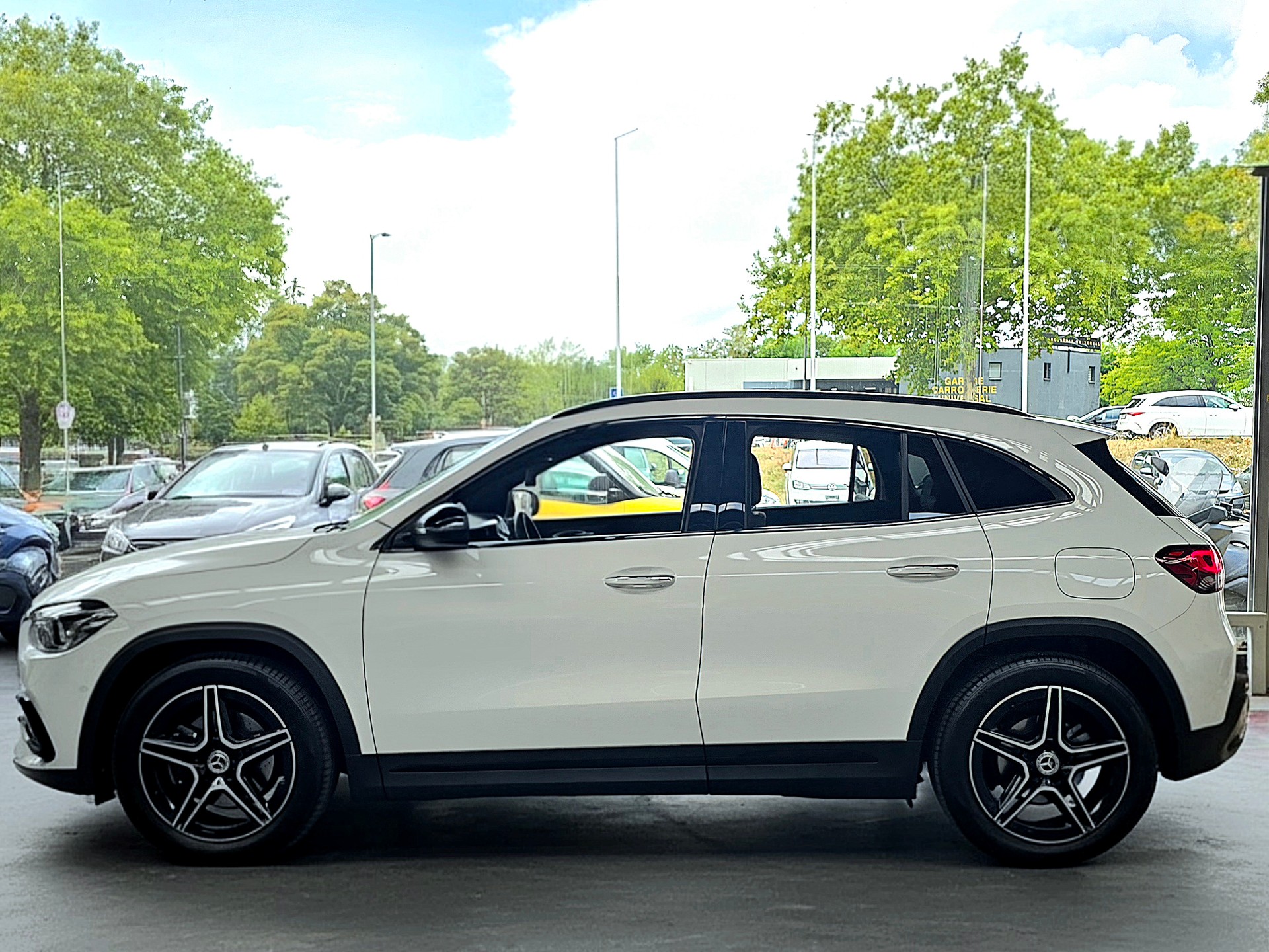 MERCEDES-BENZ GLA 200d 4Matic AMG Line 8G-DCT-showroom-element-2