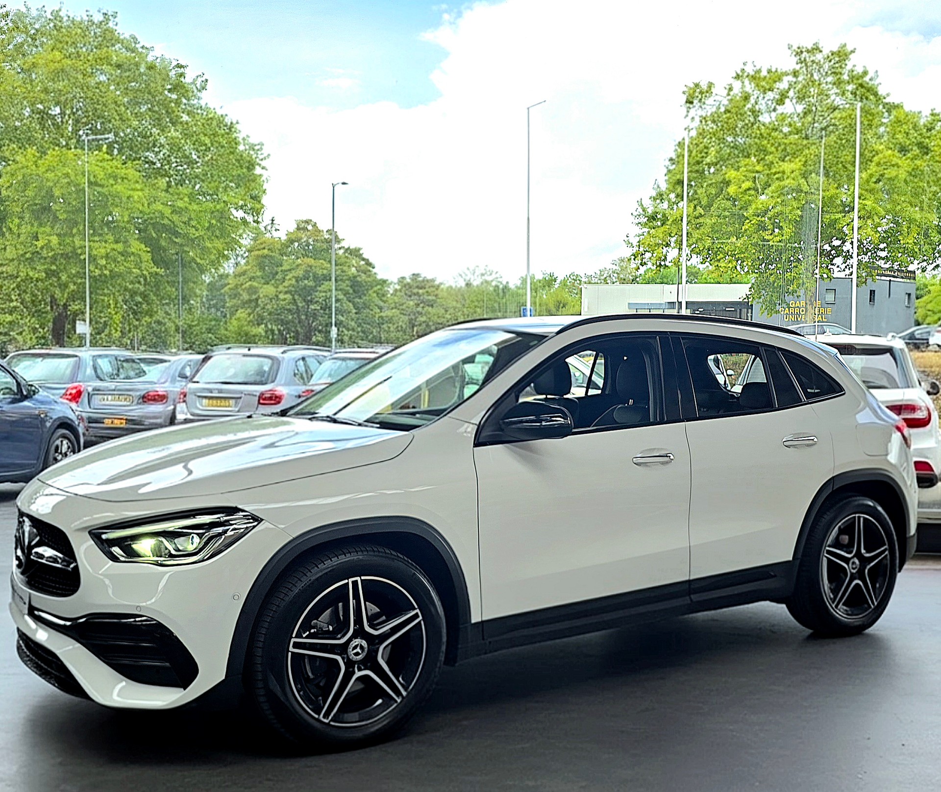 MERCEDES-BENZ GLA 200d 4Matic AMG Line 8G-DCT-showroom-element-1