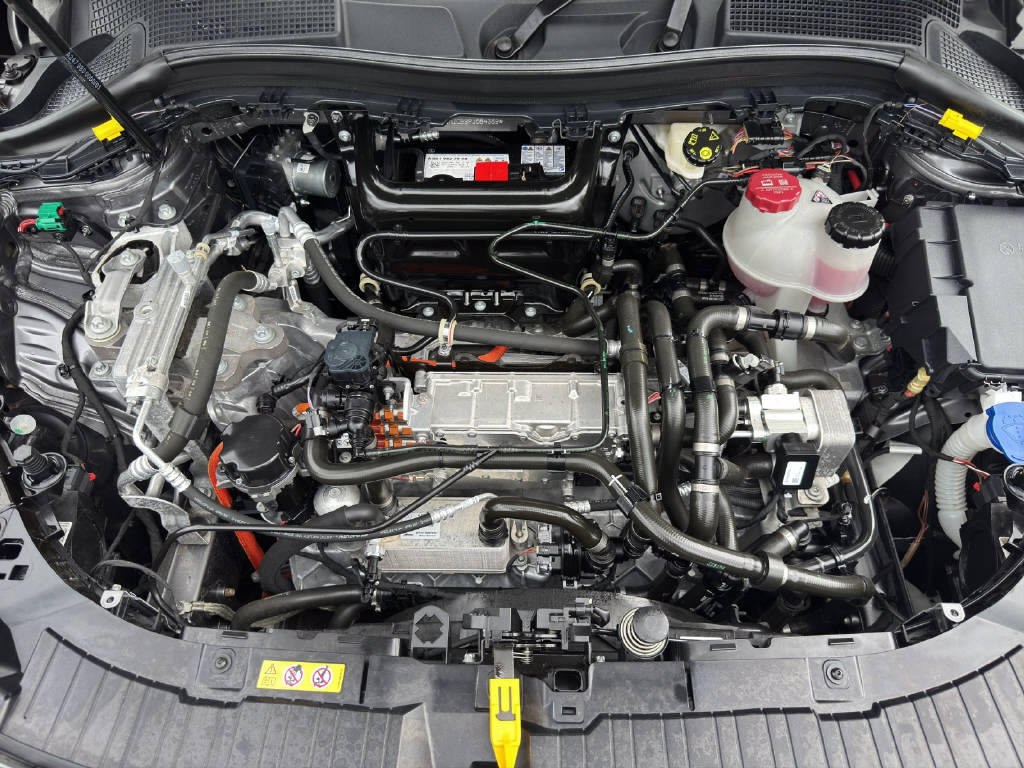 MERCEDES-BENZ EQA 350 AMG Line 4Matic-image-9
