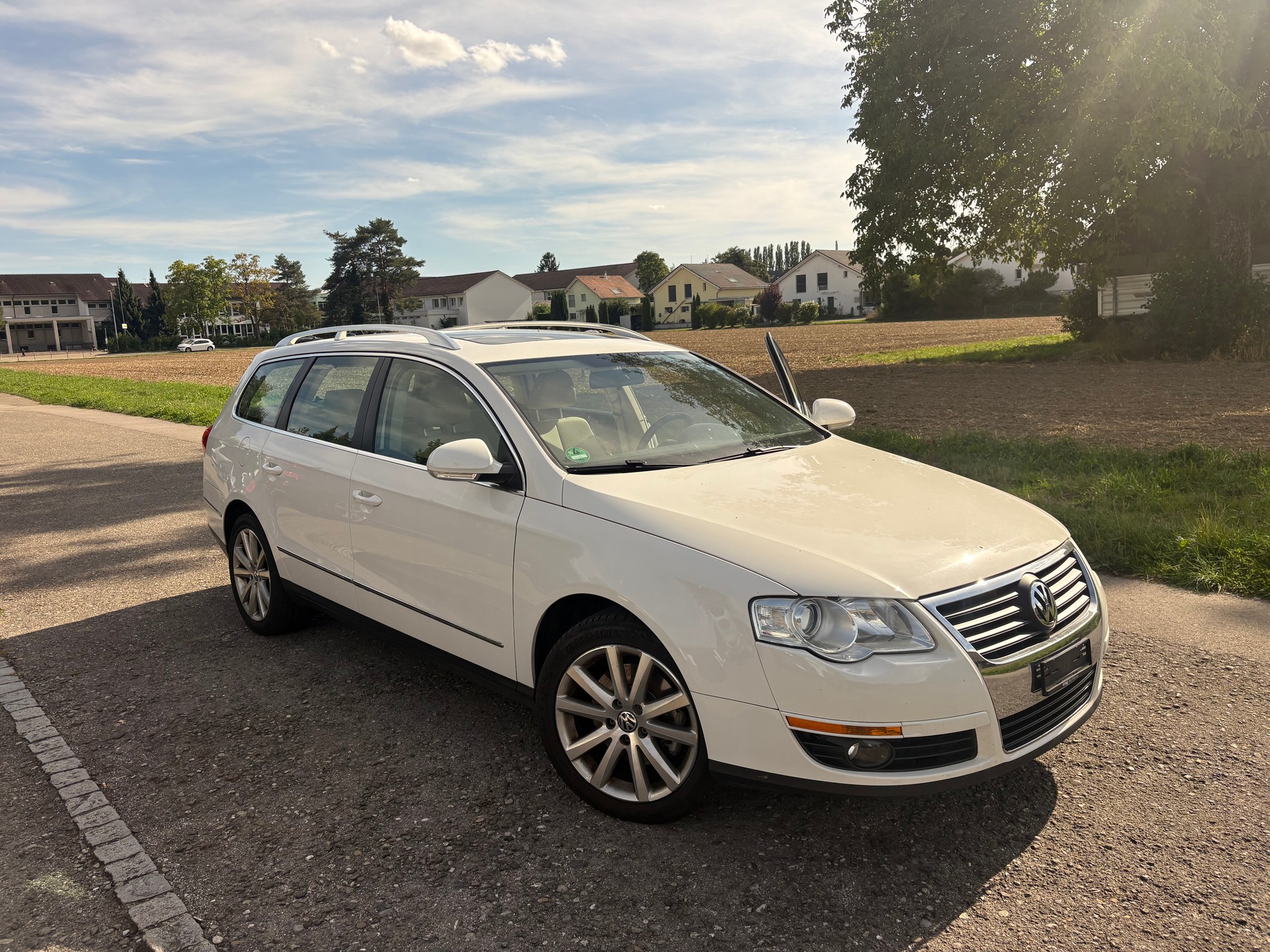 VW Passat Variant 2.0T FSI Highline DSG-image-2