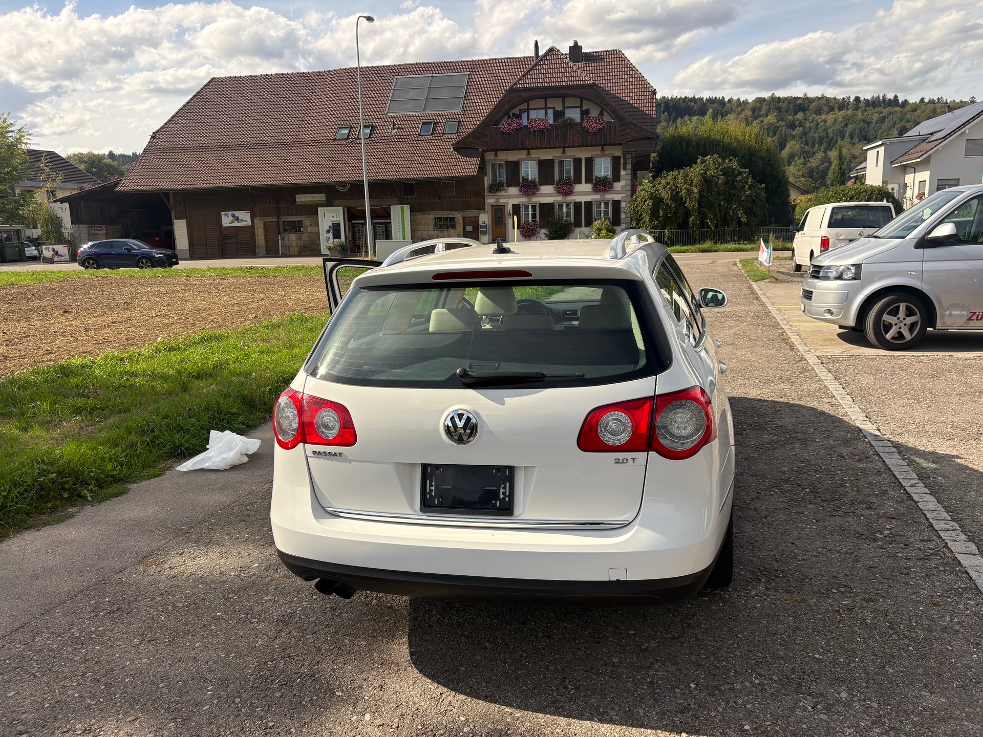 VW Passat Variant 2.0T FSI Highline DSG-image-5
