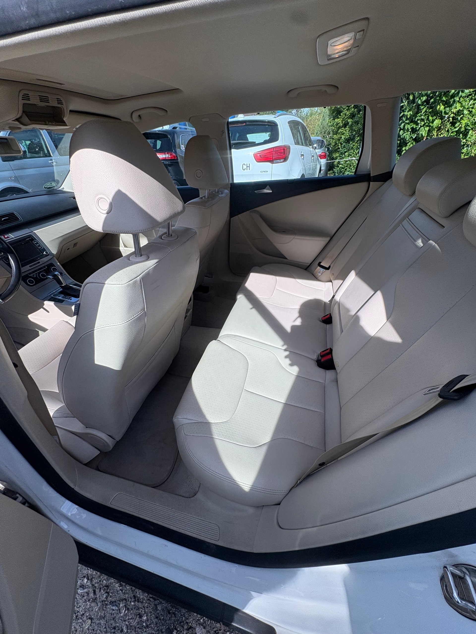 VW Passat Variant 2.0T FSI Highline DSG-image-11