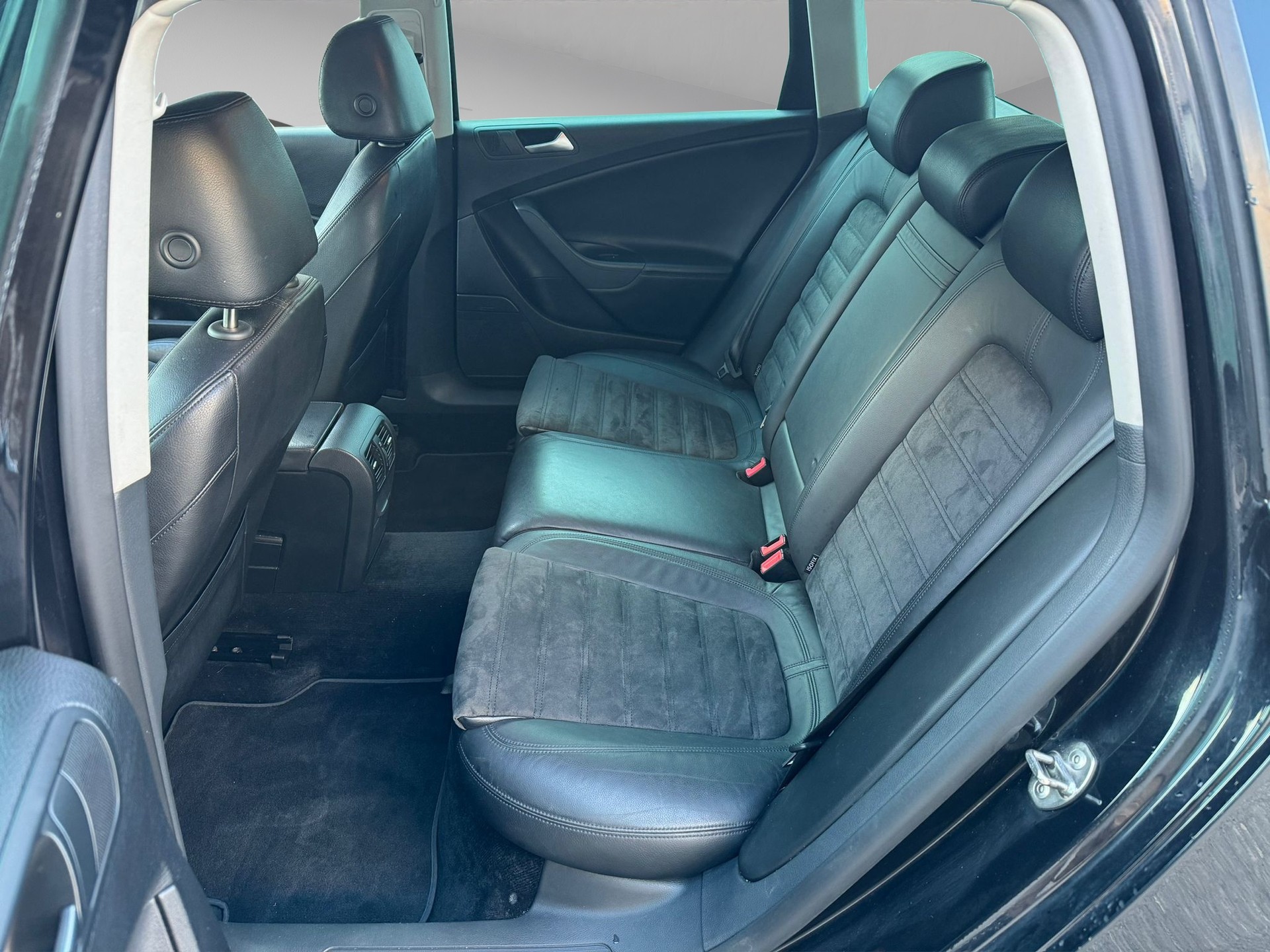 VW Passat Variant 2.0 TDI Highline DSG-image-13