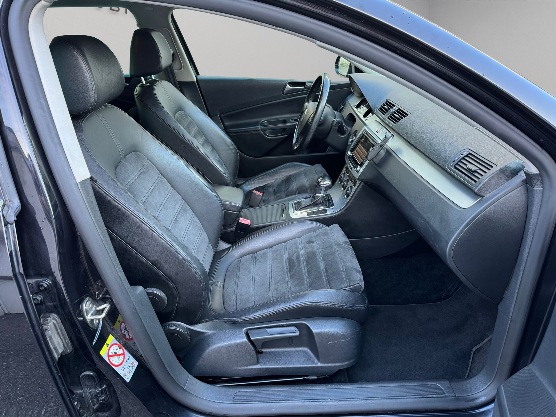 VW Passat Variant 2.0 TDI Highline DSG-image-12