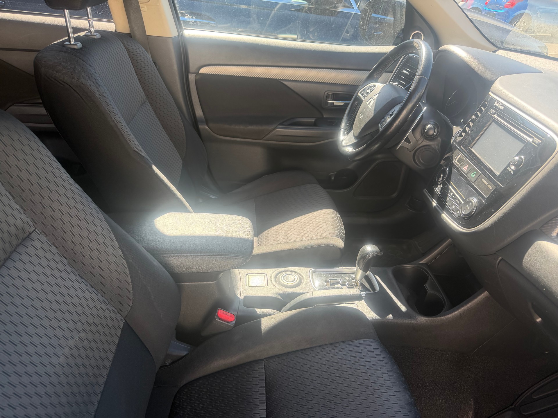 MITSUBISHI Outlander 2.2 DID Navigator Safety 4WD Automatic-image-6
