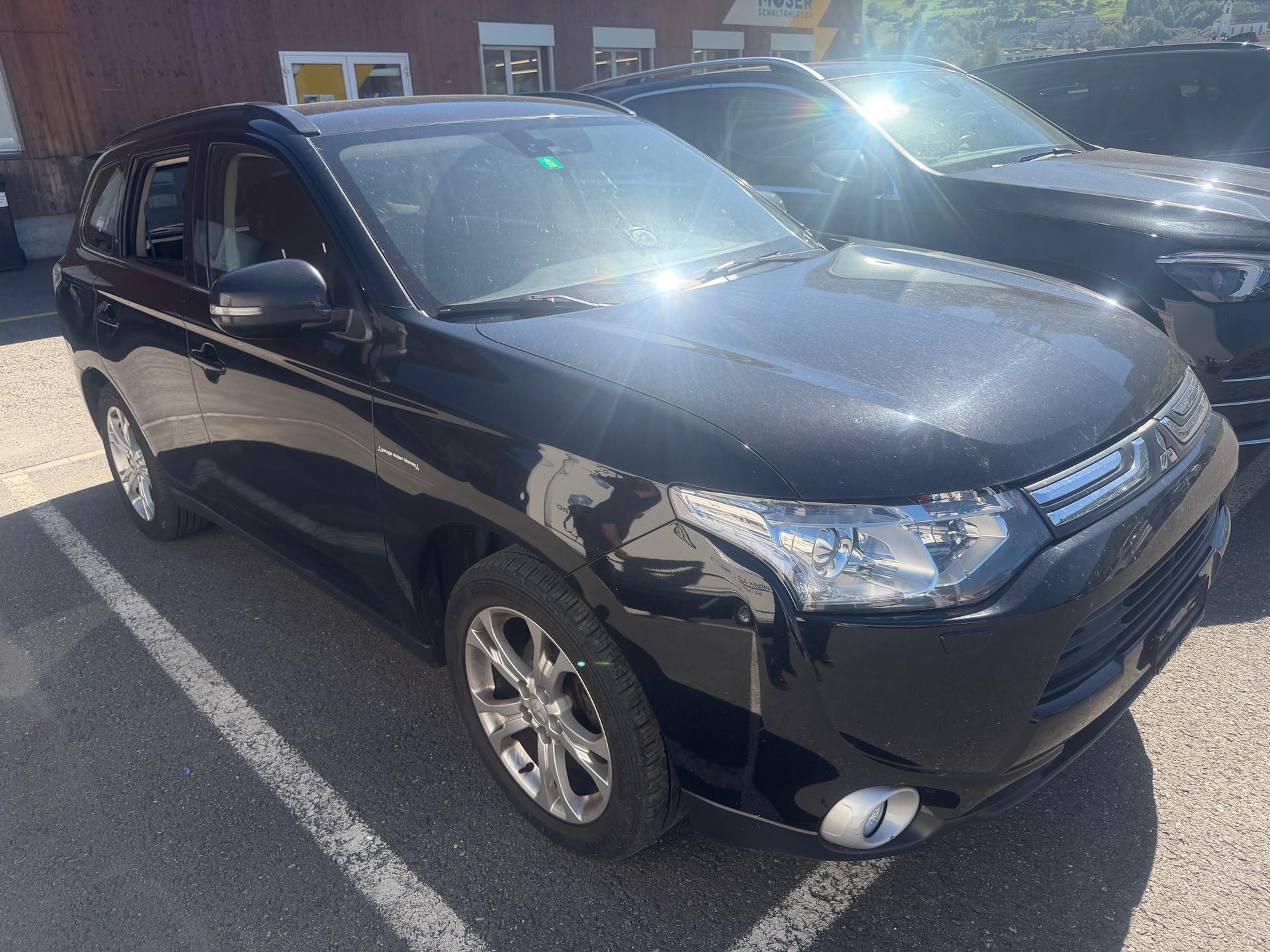 MITSUBISHI Outlander 2.2 DID Navigator Safety 4WD Automatic-image-1