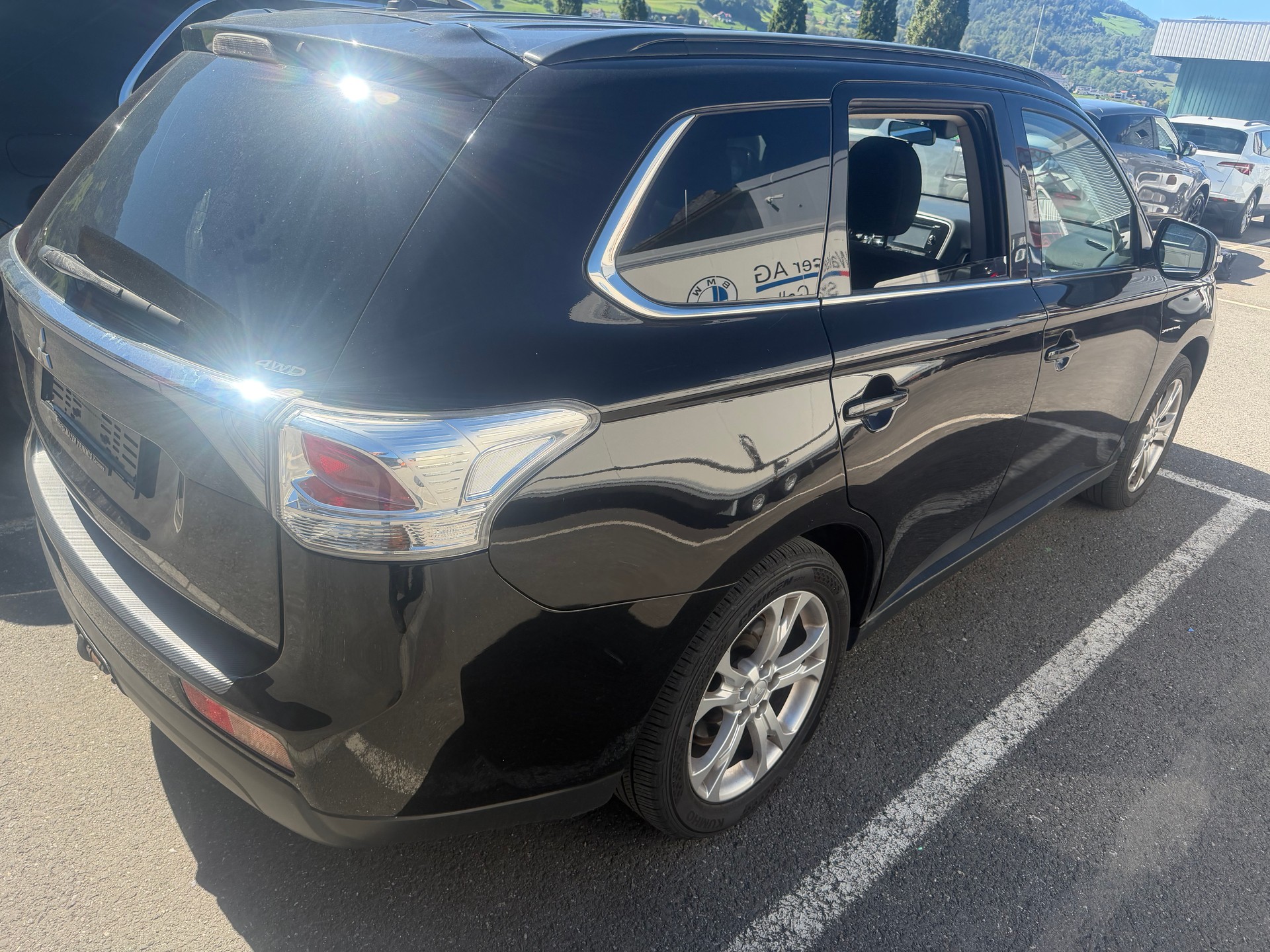 MITSUBISHI Outlander 2.2 DID Navigator Safety 4WD Automatic-image-2