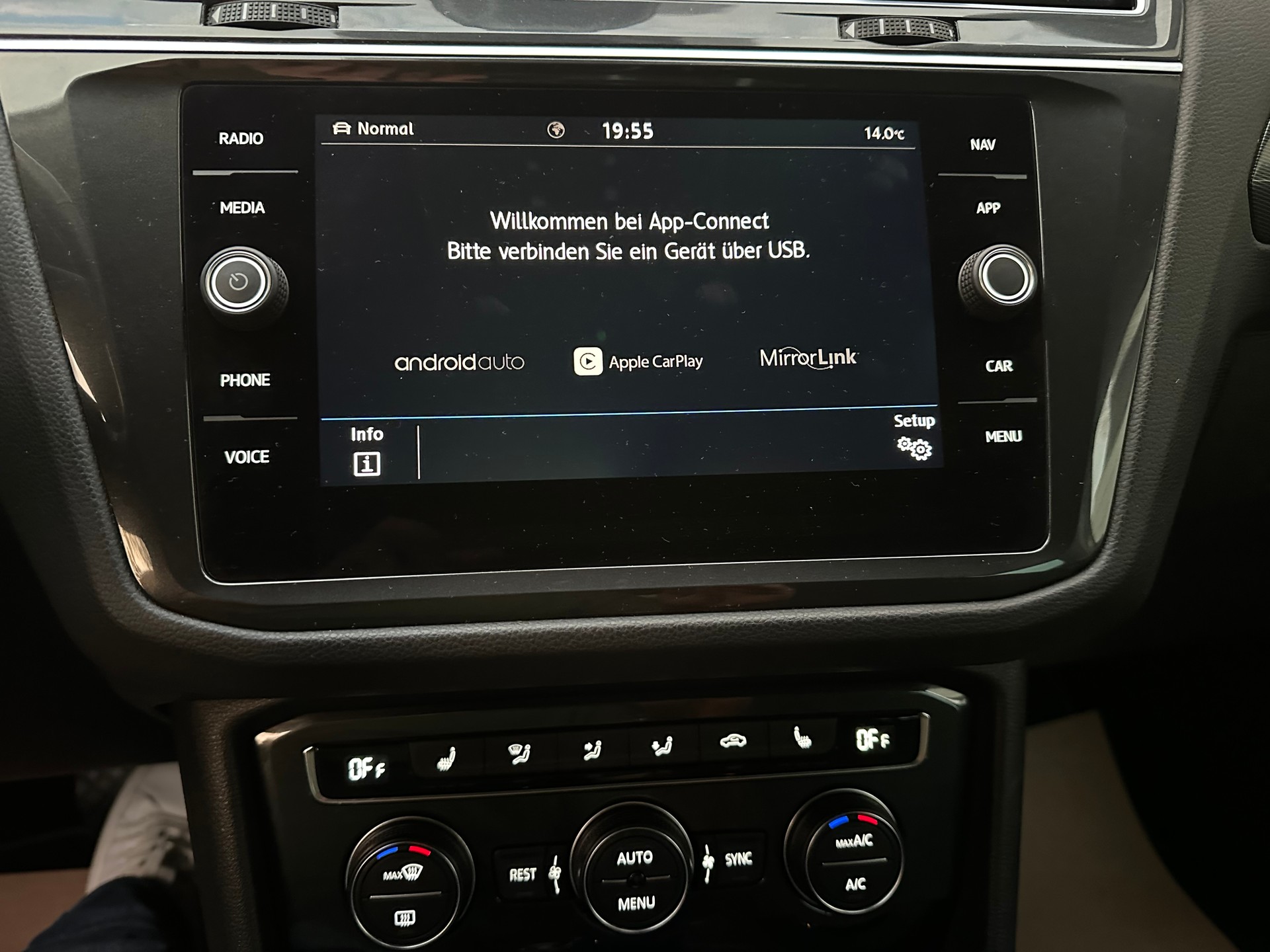 VW Tiguan 2.0 TDI SCR Highline 4Motion DSG-image-15