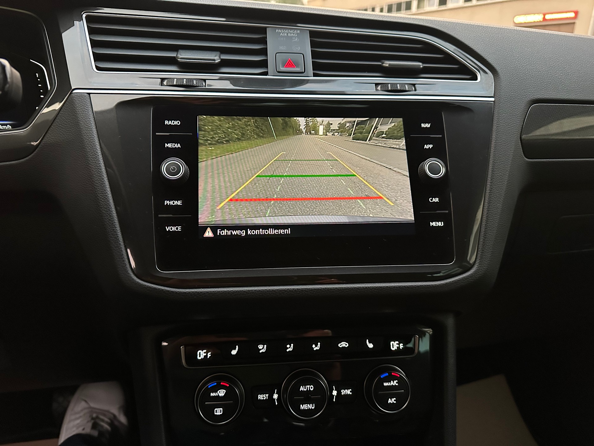VW Tiguan 2.0 TDI SCR Highline 4Motion DSG-image-14