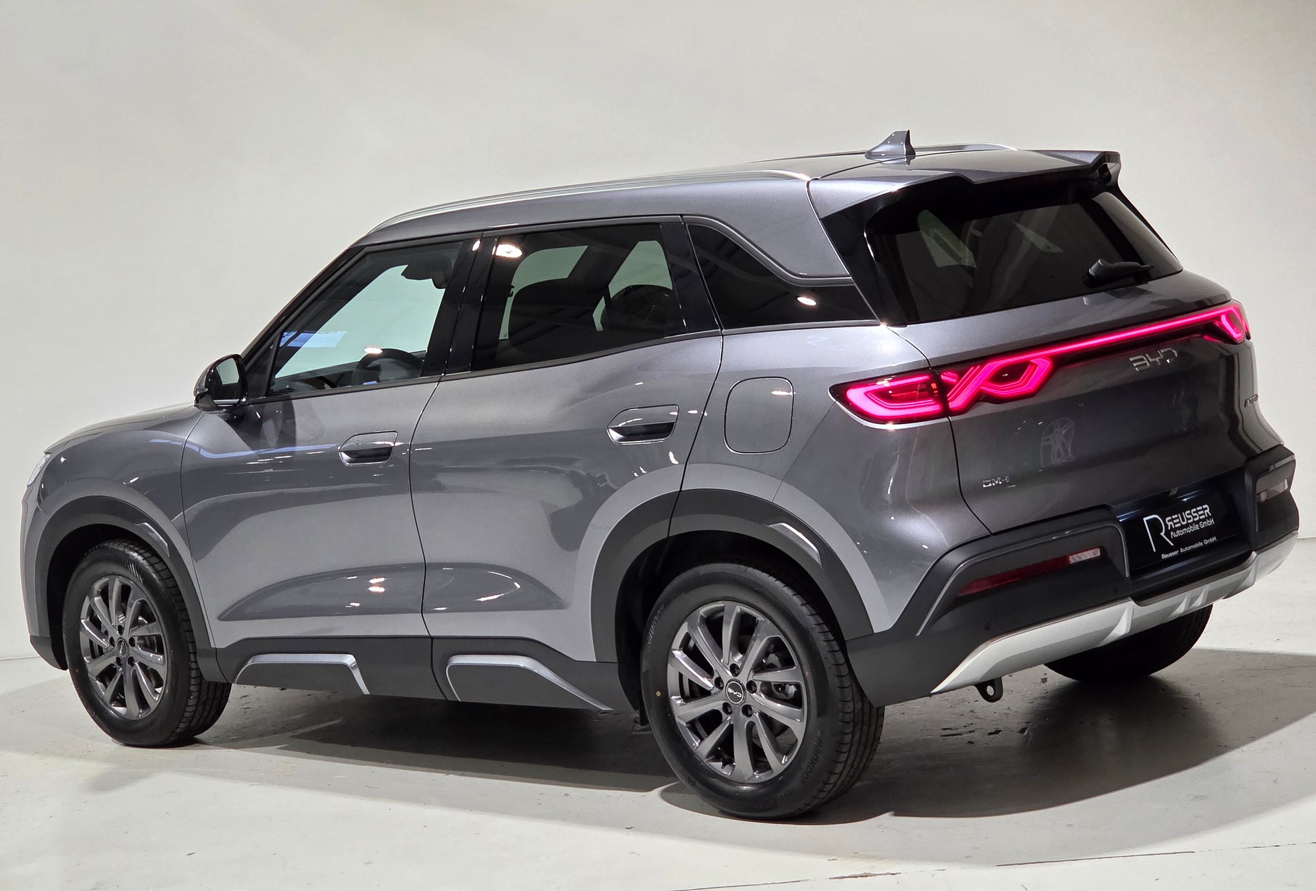 BYD Boost DM-i PHEV-showroom-element-2