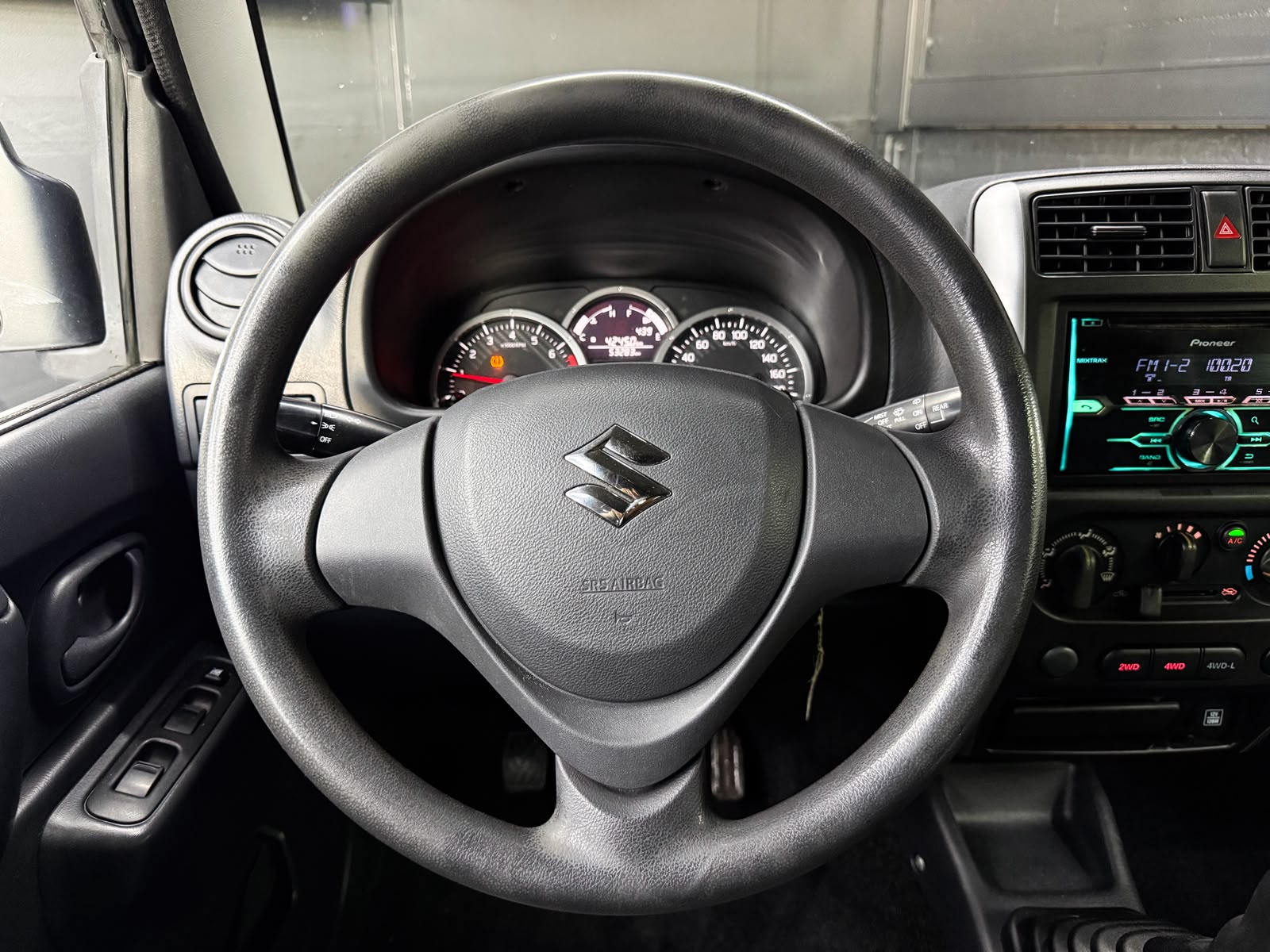 SUZUKI Jimny 1.3 16V Unico-image-9