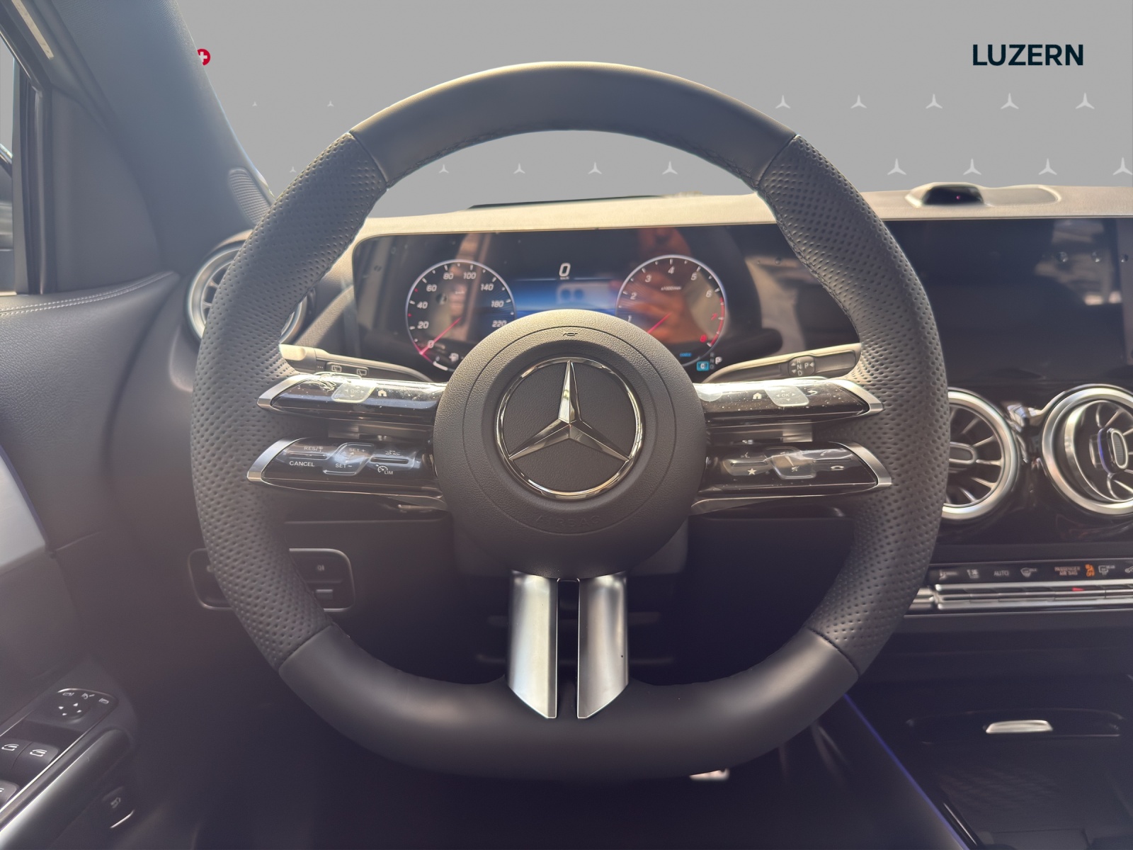 MERCEDES-BENZ GLA 250 4Matic 8G-DCT Swiss Star-image-9