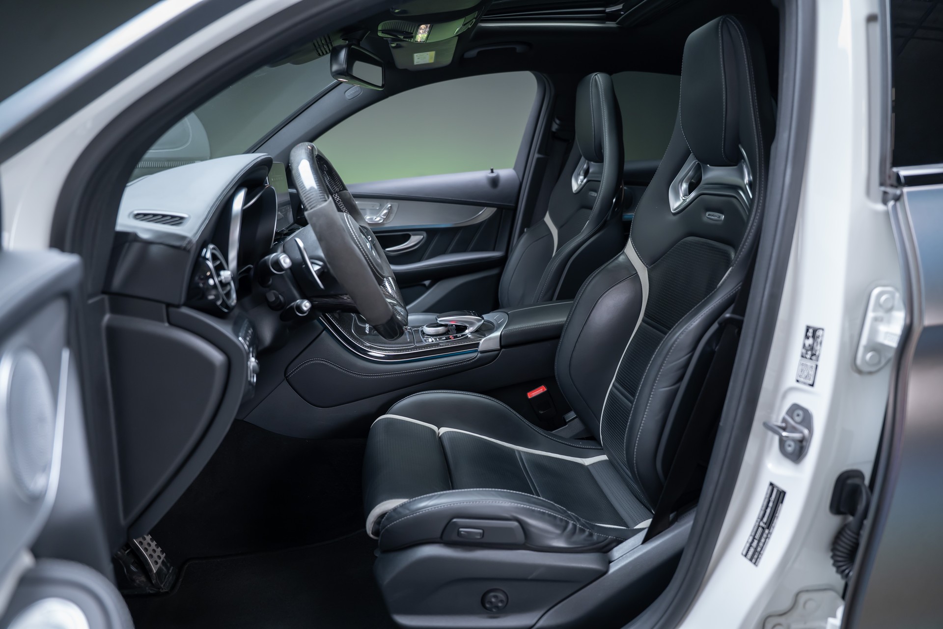 MERCEDES-BENZ GLC 63 S AMG 4m+ Coupé / CH-Fahrzeug / Glasdach / 360°Kamera-image-10