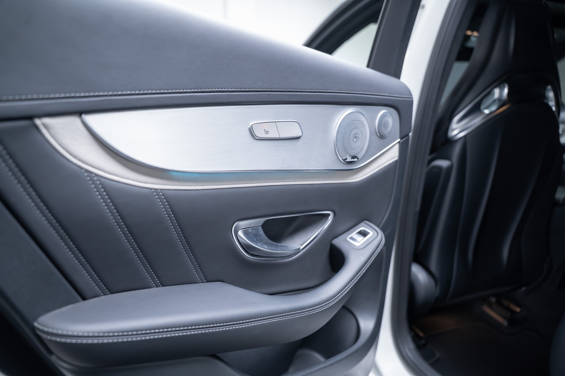 MERCEDES-BENZ GLC 63 S AMG 4m+ Coupé / CH-Fahrzeug / Glasdach / 360°Kamera-image-22