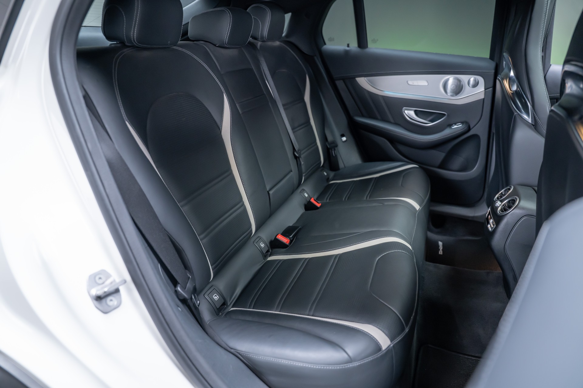 MERCEDES-BENZ GLC 63 S AMG 4m+ Coupé / CH-Fahrzeug / Glasdach / 360°Kamera-image-24