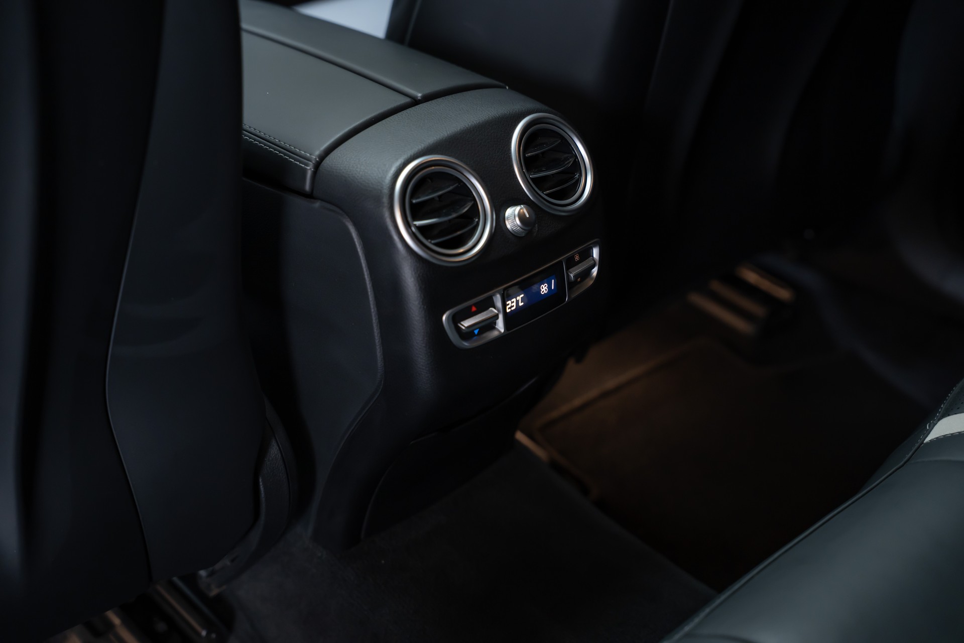 MERCEDES-BENZ GLC 63 S AMG 4m+ Coupé / CH-Fahrzeug / Glasdach / 360°Kamera-image-21
