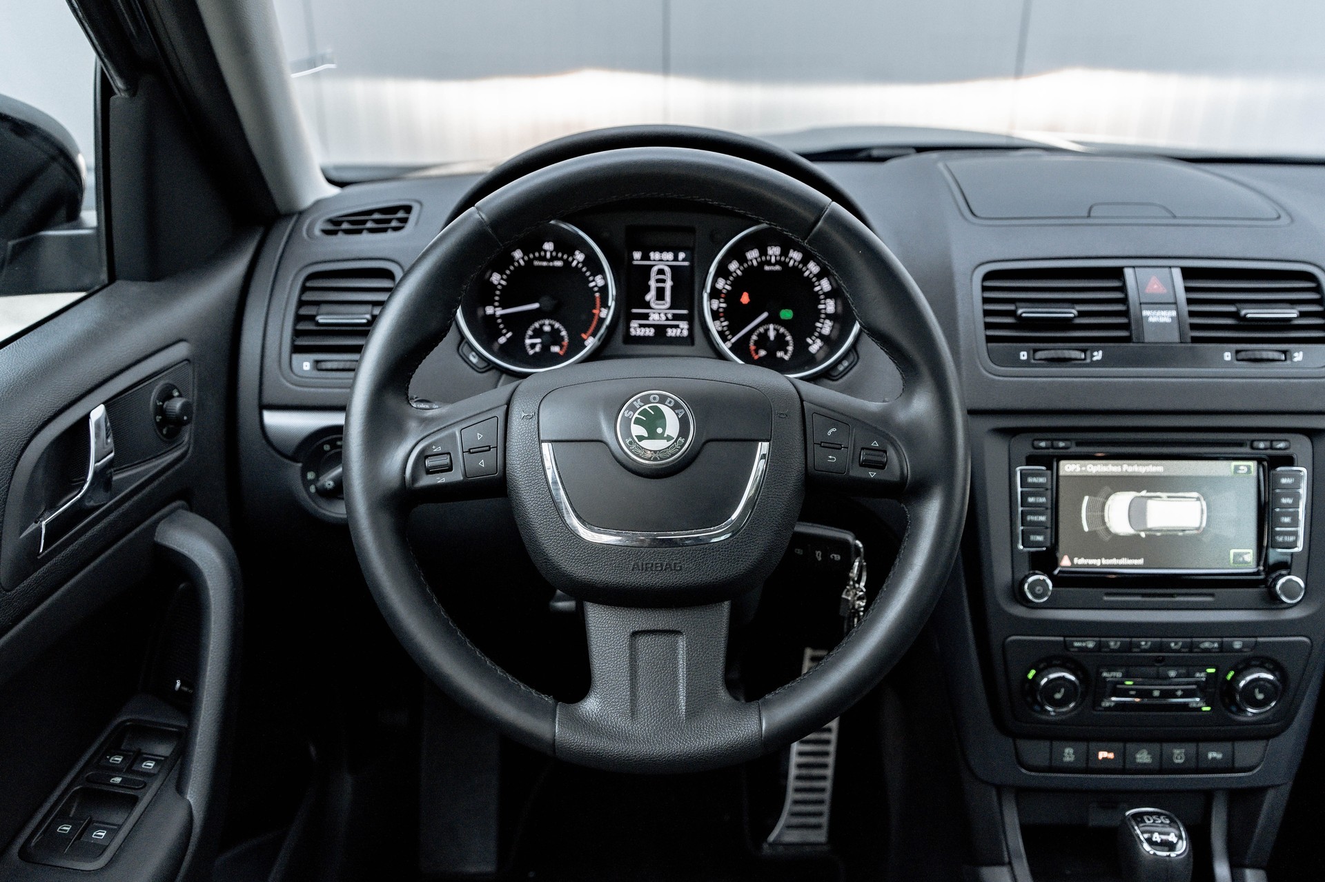 SKODA Yeti 1.8 TSI Elegance 4x4 DSG * TRAUMHAFTE AUSSTATTUNG * FRISCH AB MFK * TOP GEPFLEGTES FAHRZEUG *-image-8